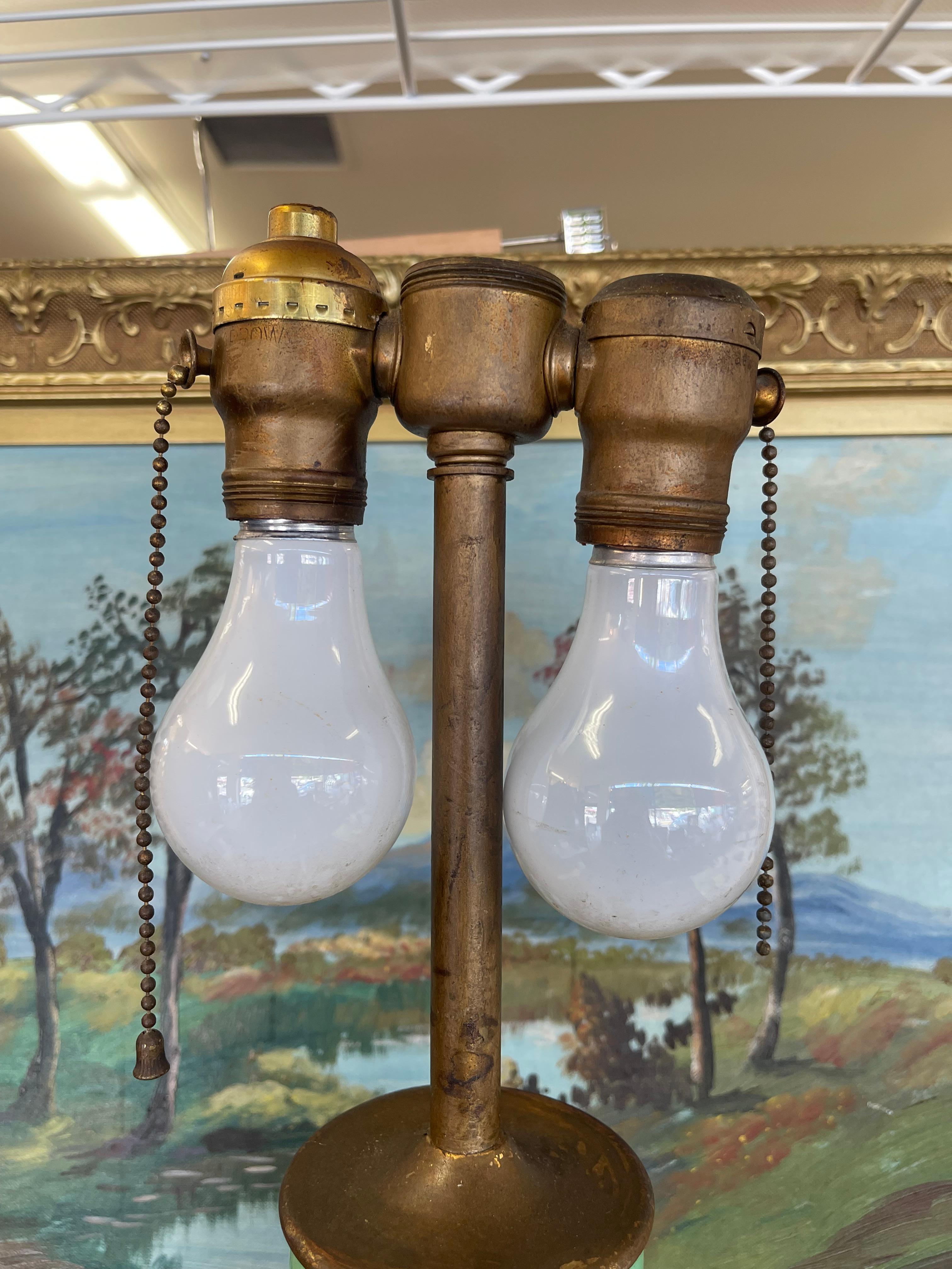 Lampe du milieu du siècle avec médaillon floral en vente 1