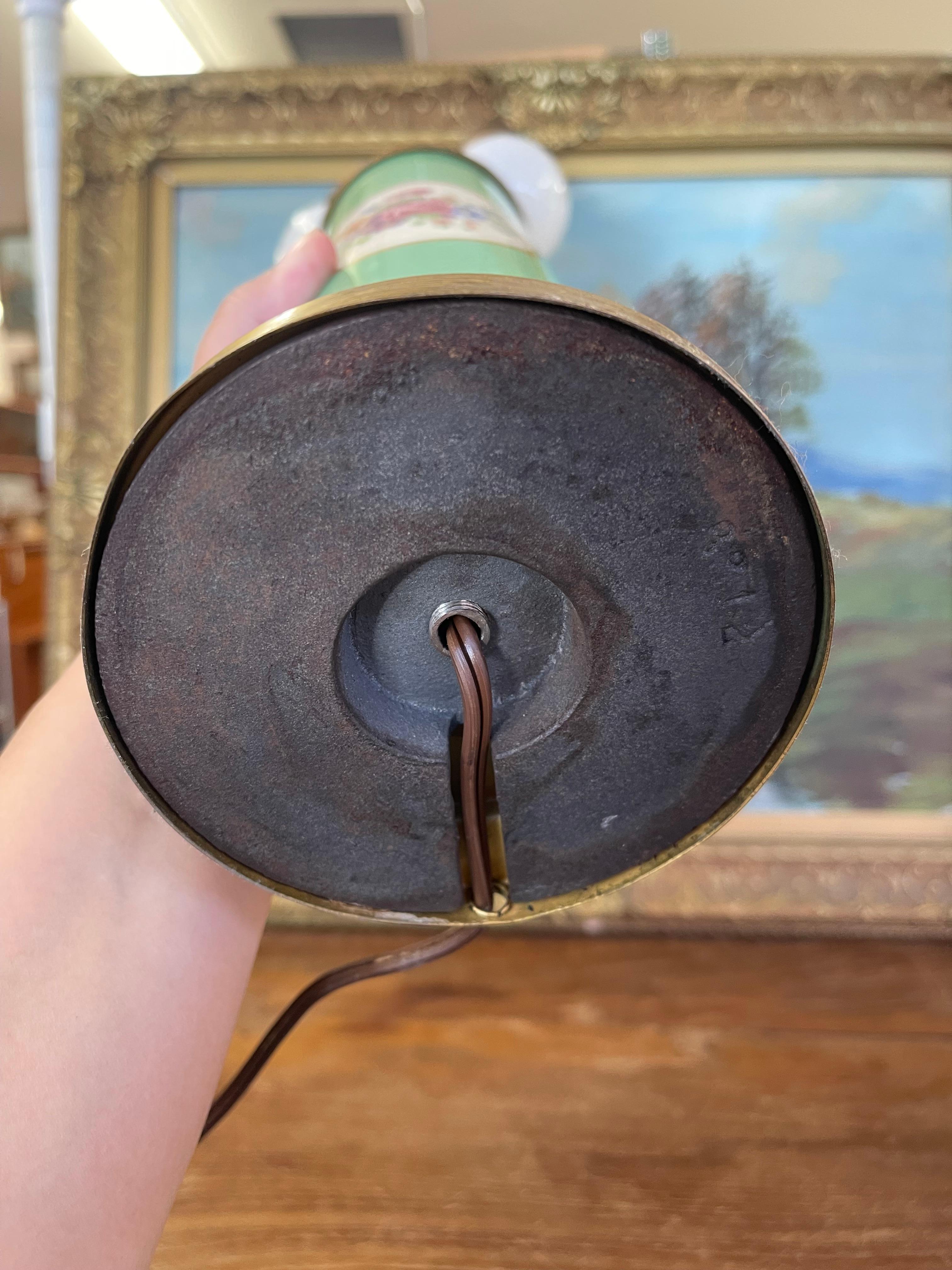 Lampe du milieu du siècle avec médaillon floral en vente 3