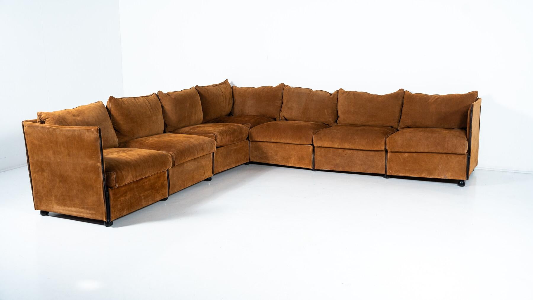 Velvet Mid-Century Landeau Sofa by Mario Bellini for Cassina - Original Upholstery For Sale