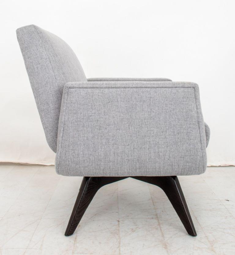 Mid Century Landon Swivel Chair In Good Condition For Sale In New York, NY