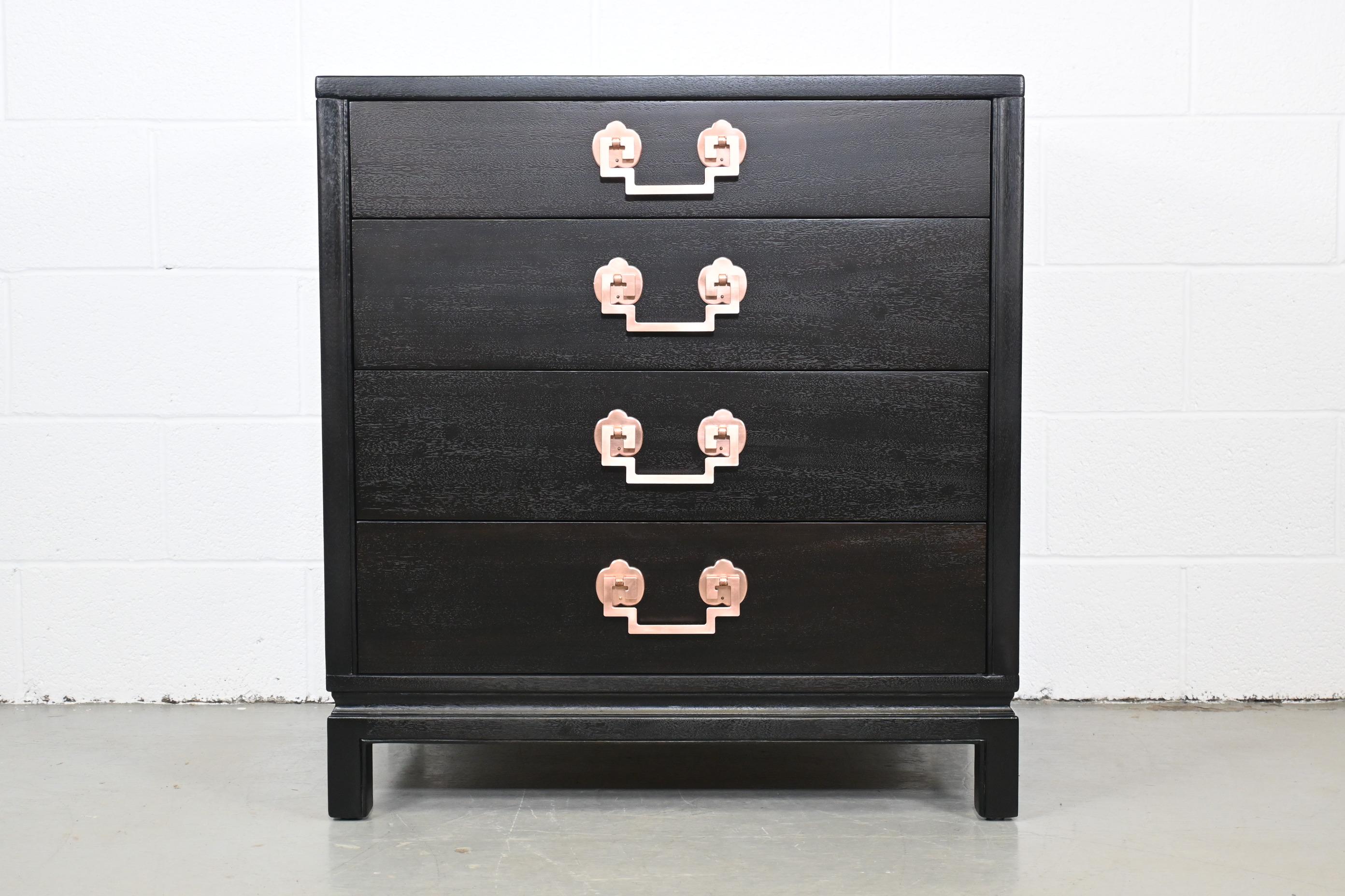 Landstrom mid century Ebonized mahogany bachelor chest or nightstand

Landstrom Furniture, USA, 1950s

Measures: 30 Wide x 19.63 Deep x 32.25 High

Four drawer bachelor chest or large nightstand with Greek key copper pulls in an ebonized