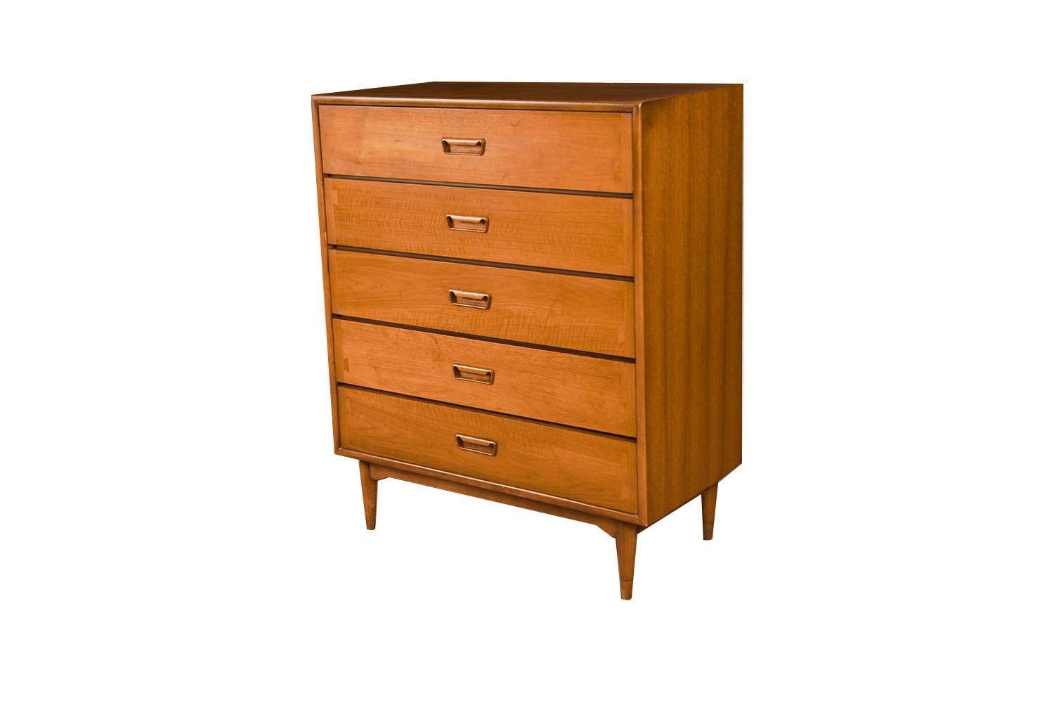 An elegant Mid-Century Modern Lane Acclaim tall Dresser c. 1960s. This is a beautiful example of Mid-Century craftsmanship by Lane Furniture. This beautiful dresser is a difficult to find style. An extremely well made and solid piece in great