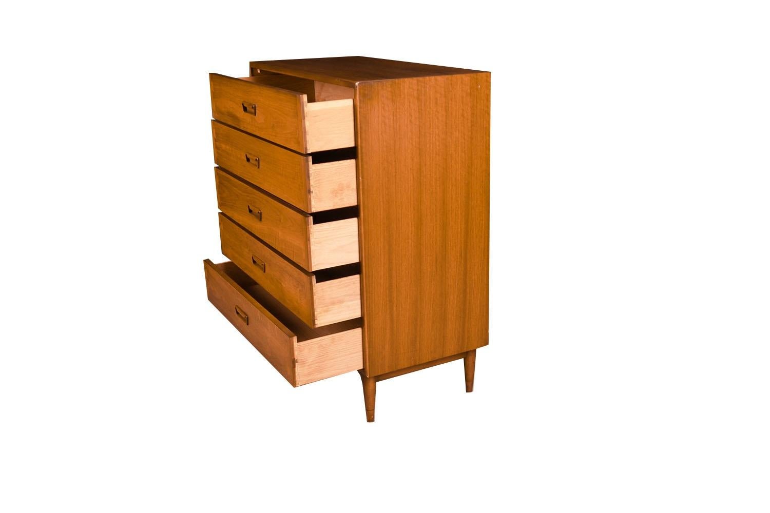 Mid-Century Lane Acclaim Dovetail Walnut Tall Dresser In Good Condition For Sale In Baltimore, MD