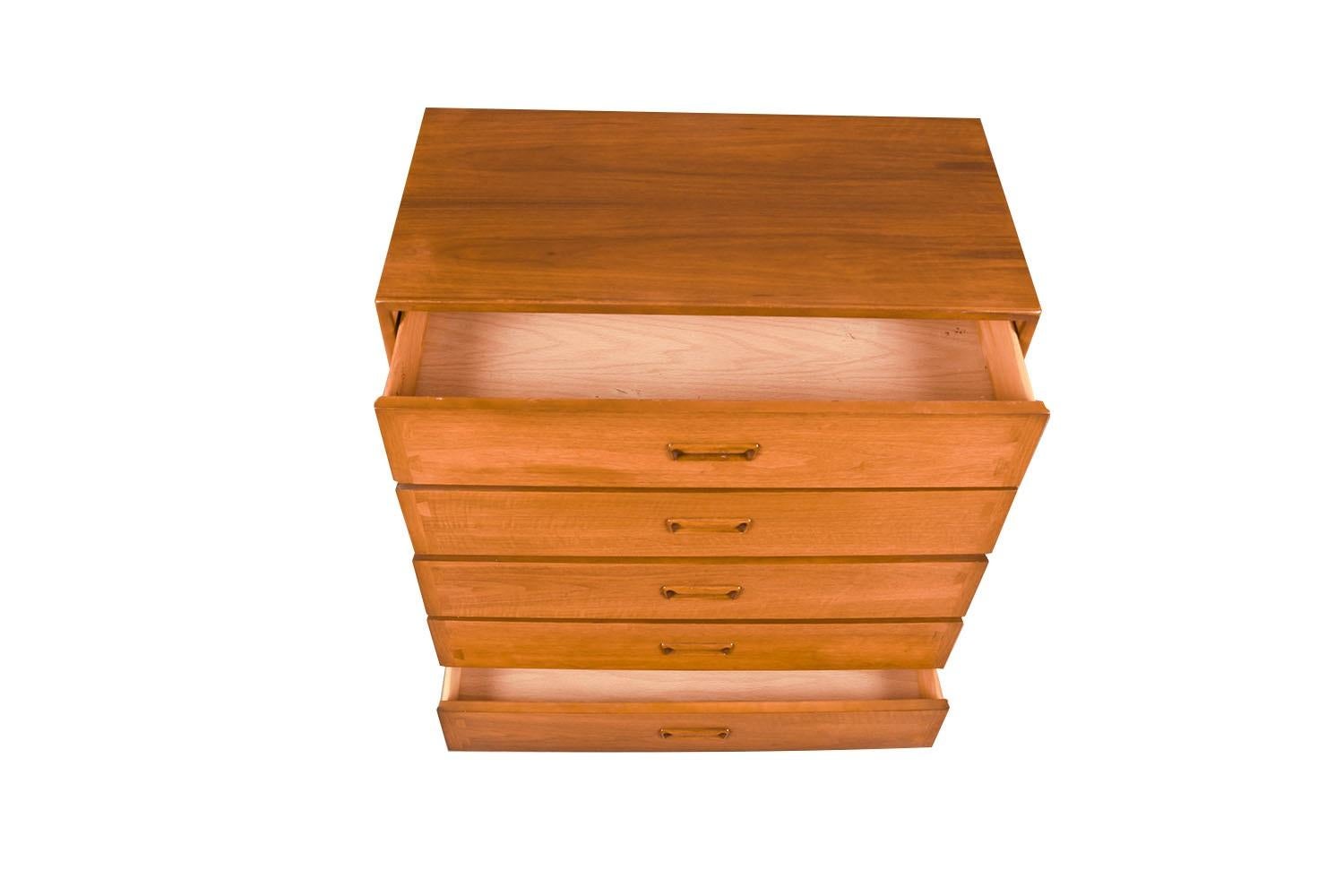 Mid-Century Lane Acclaim Dovetail Walnut Tall Dresser In Fair Condition For Sale In Baltimore, MD