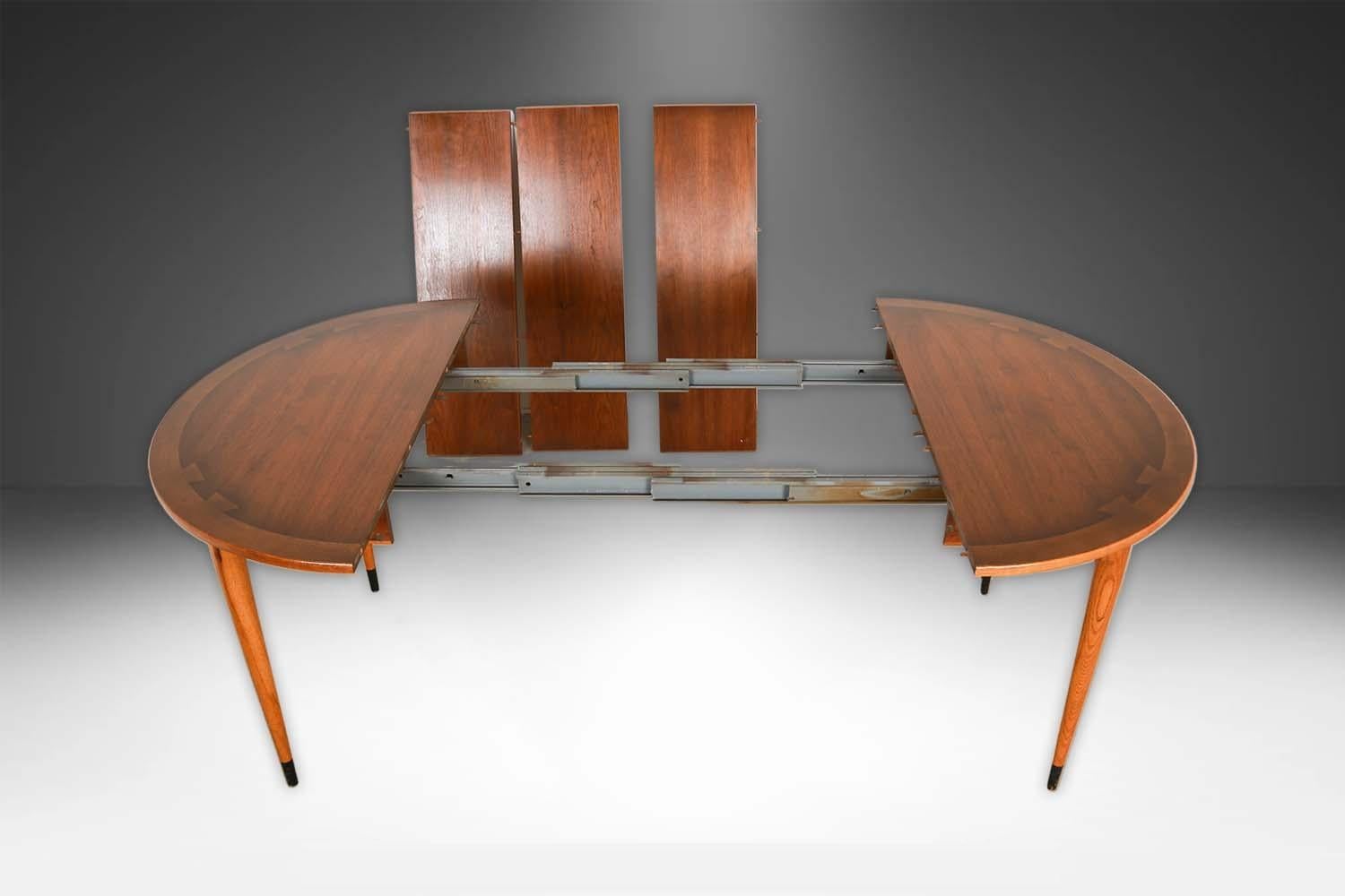 Mesa de Comedor Mid Century Lane Acclaim Ampliable de Redonda a Ovalada Moderno de mediados de siglo en venta