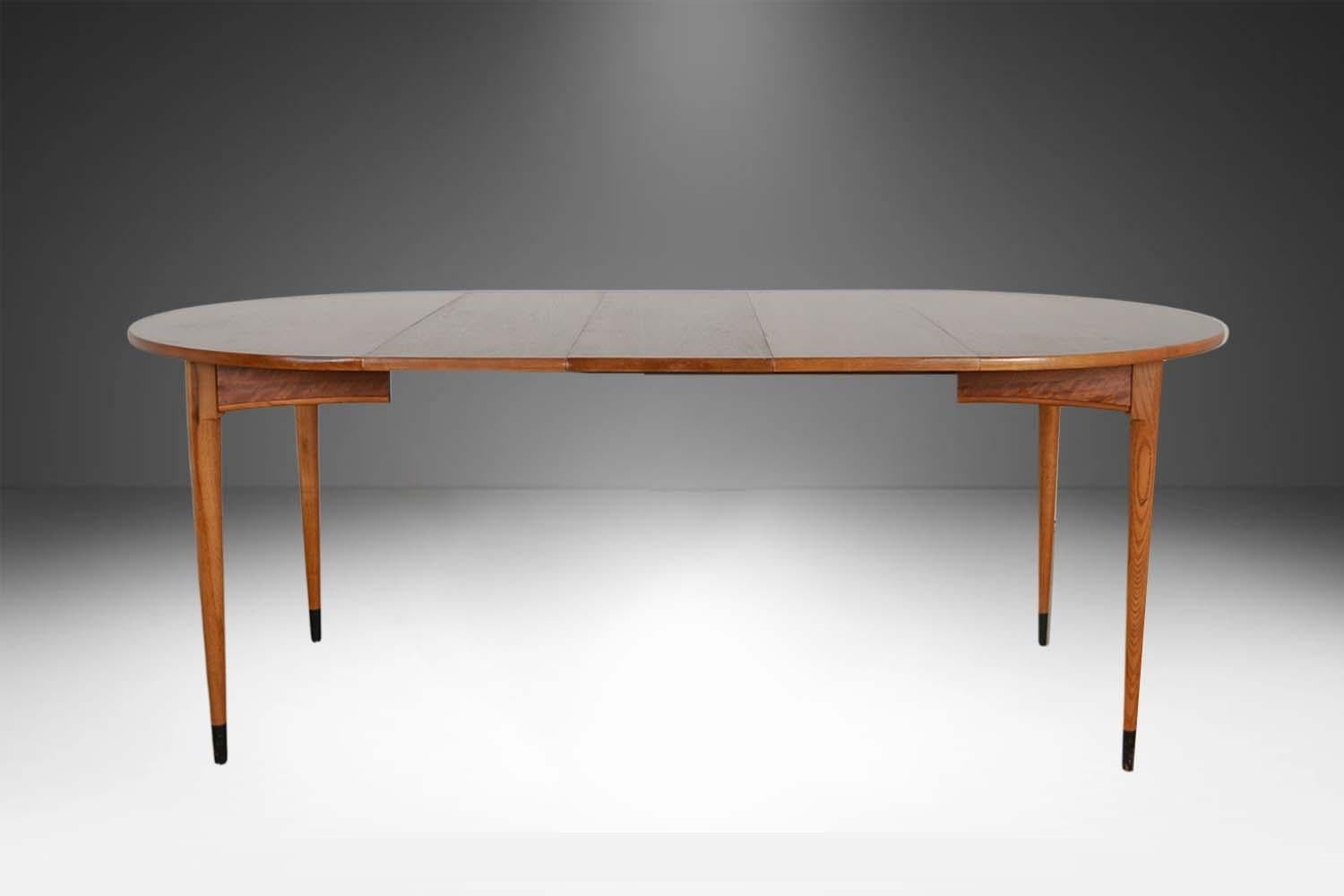 Mesa de Comedor Mid Century Lane Acclaim Ampliable de Redonda a Ovalada Nogal en venta