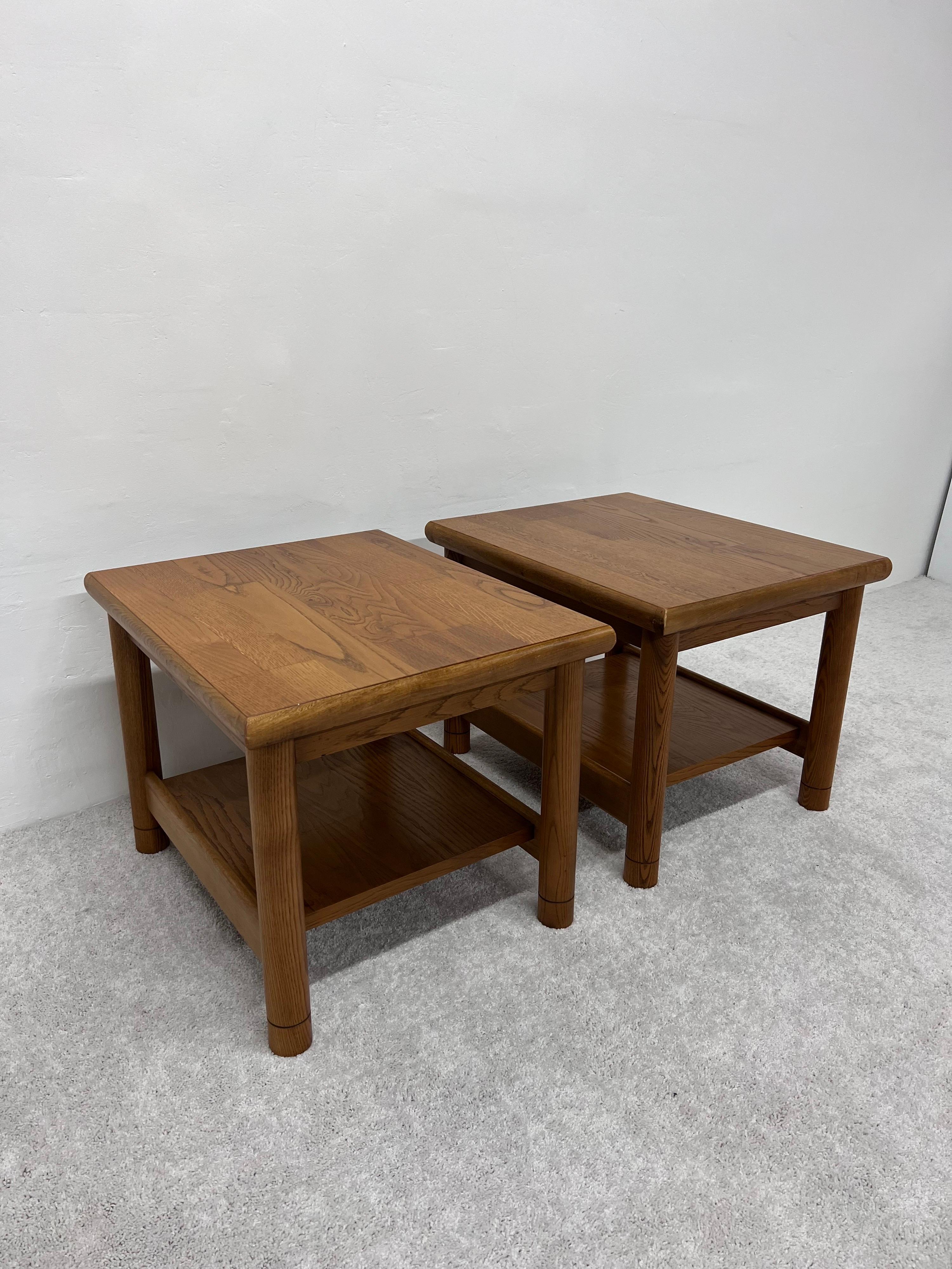 Mid-Century Modern Tables d'appoint en chêne Altavista de Mid-Century Lane, 1970 - une paire en vente
