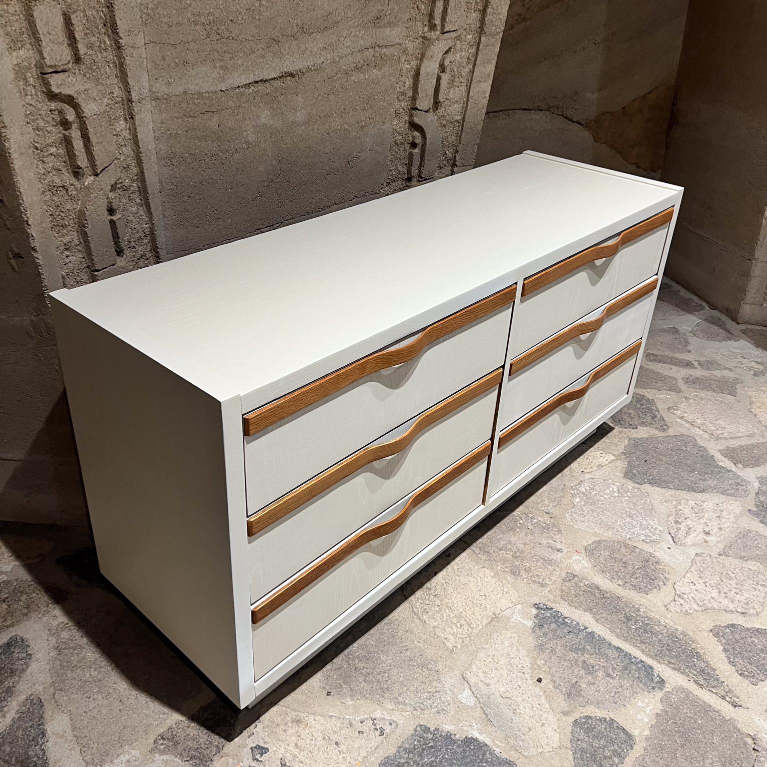 Mid Century Lane Altavista Sculptural Bent Oak Double Dresser 1960s In Good Condition For Sale In Chula Vista, CA