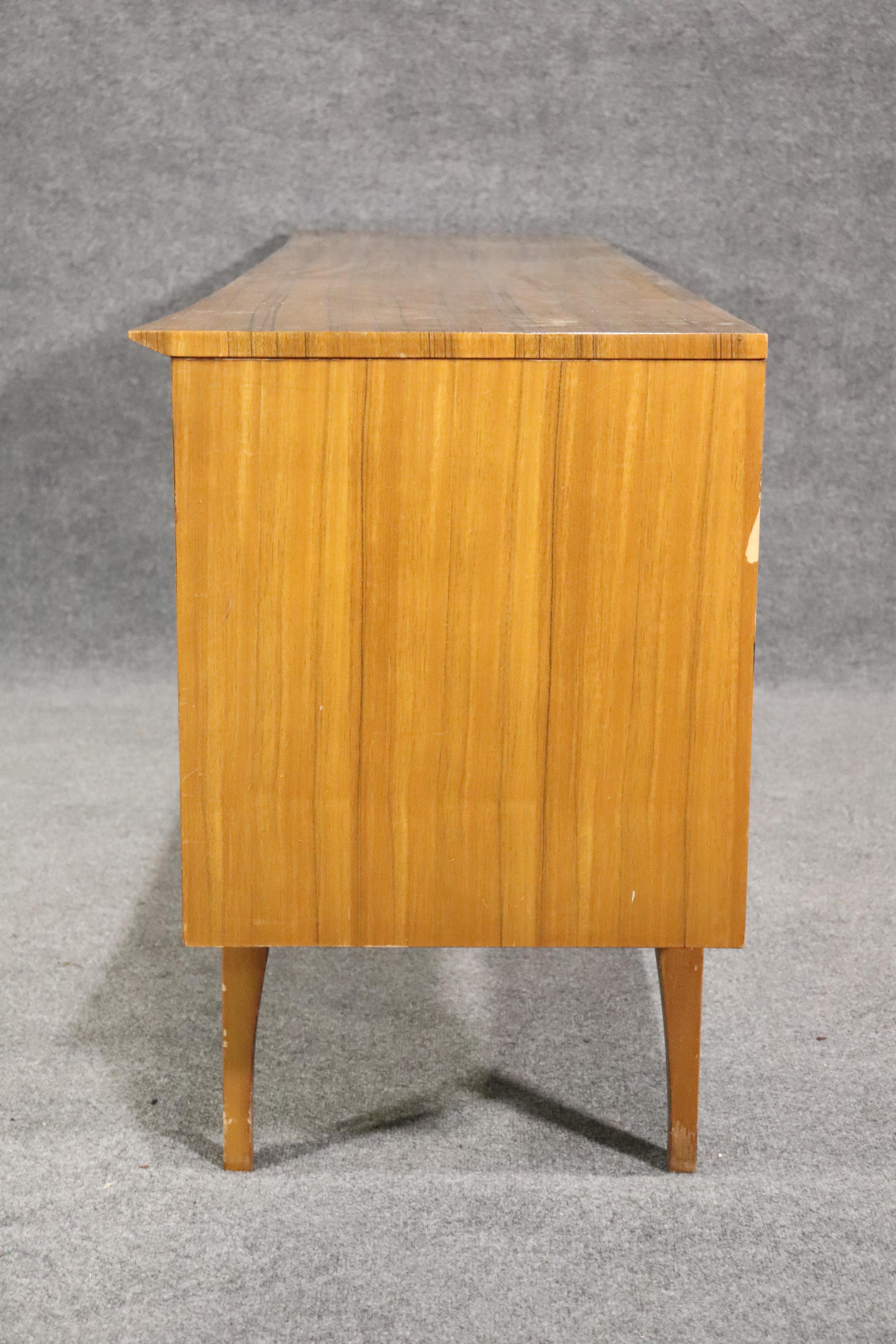 Mid-Century Lane Dresser w/ Inlay In Good Condition For Sale In Brooklyn, NY