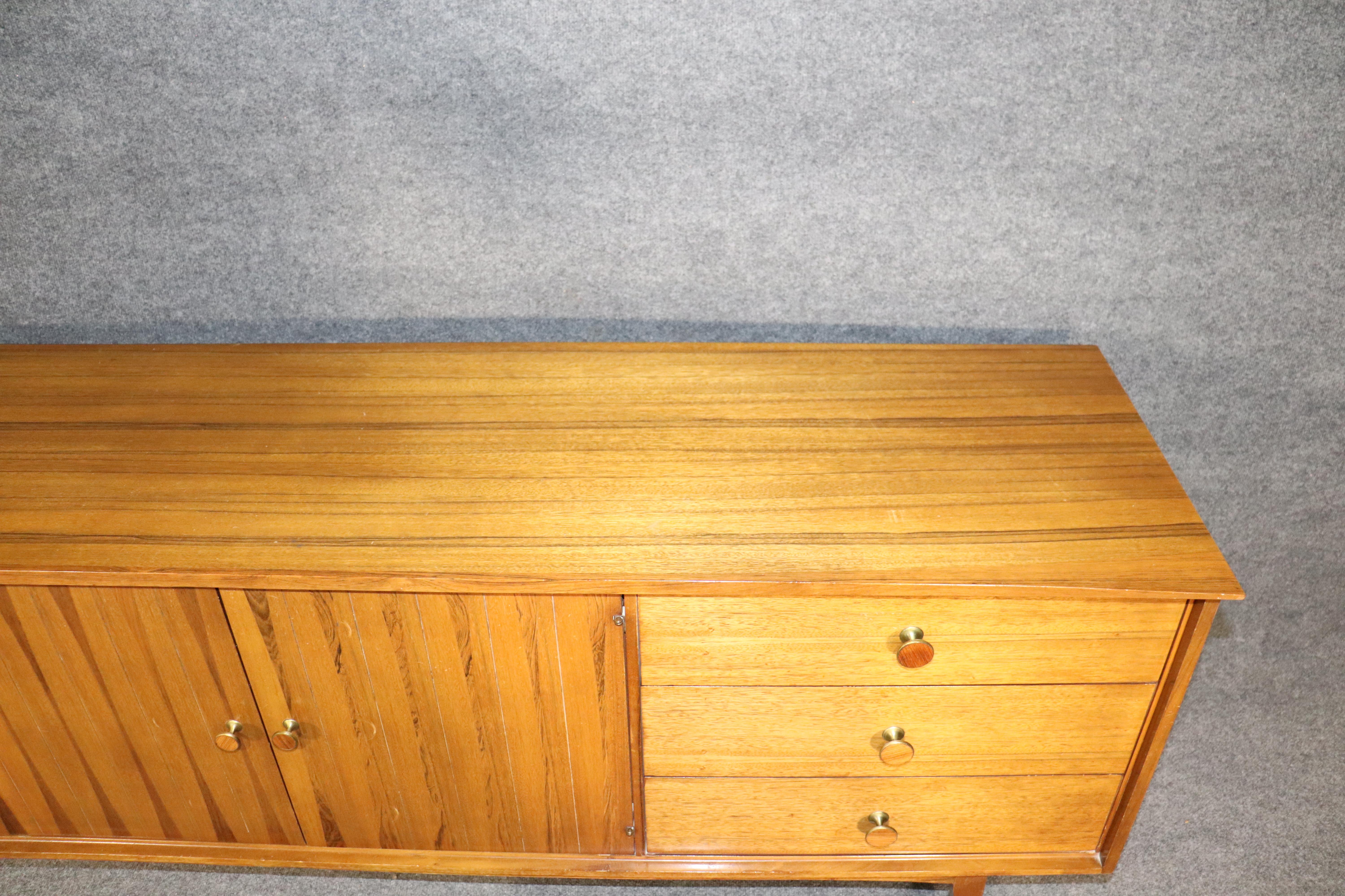 Mid-Century Lane Dresser w/ Inlay For Sale 1