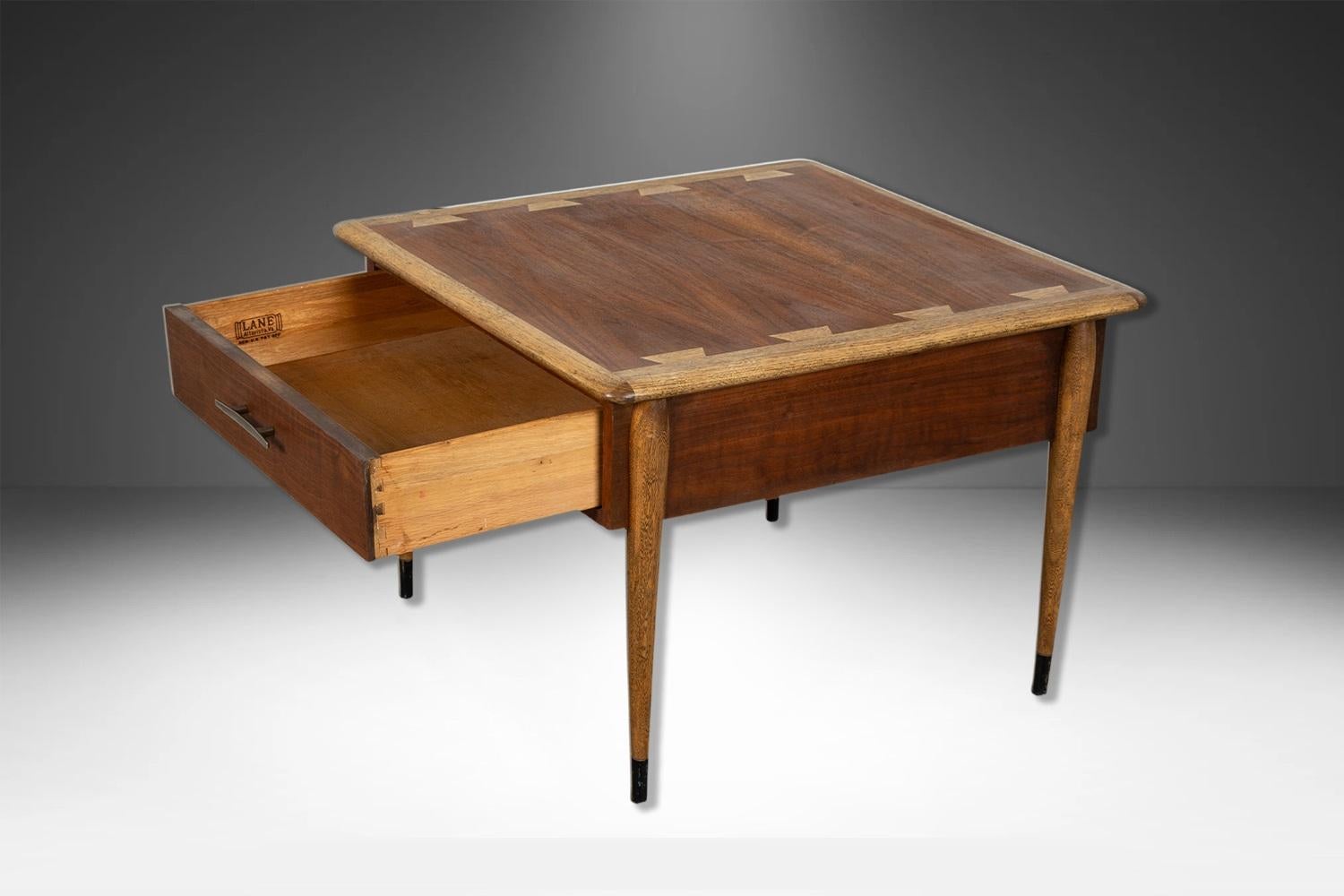 Mid-Century Lane Beistelltisch Nachttisch (Eichenholz)
