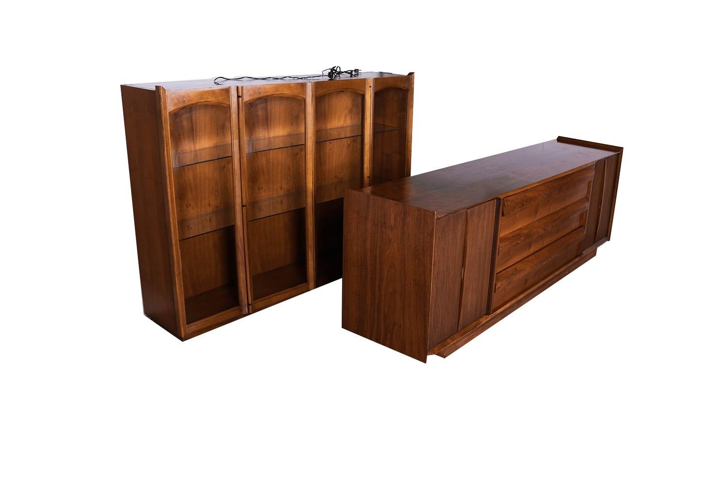 An elegant long Lane First Edition Mid-Century Modern sculpted walnut credenza/sideboard with detachable lighted hutch. This is a beautiful example of mid-century craftsmanship by Lane Furniture Scandia line, First Edition Buffet Credenza, lighted