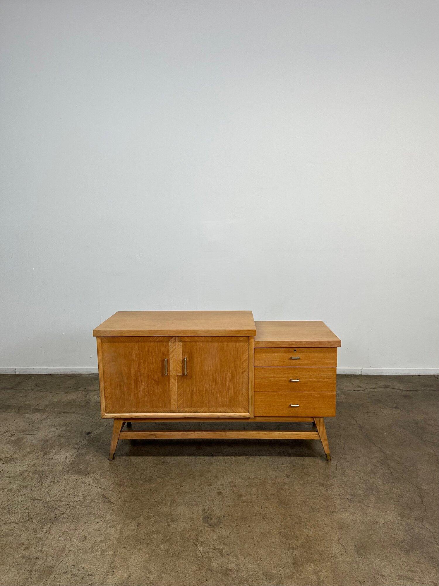 Midcentury Lane Hope Chest In Good Condition In Los Angeles, CA