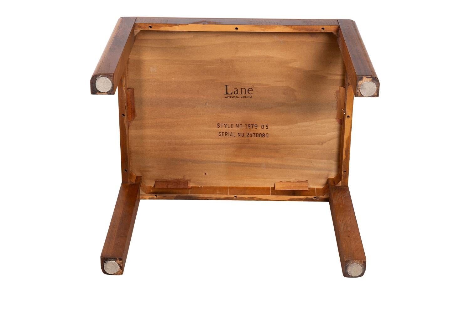 Milieu du XXe siècle Paire de tables d'appoint de style Lane Parson du milieu du siècle dernier en vente