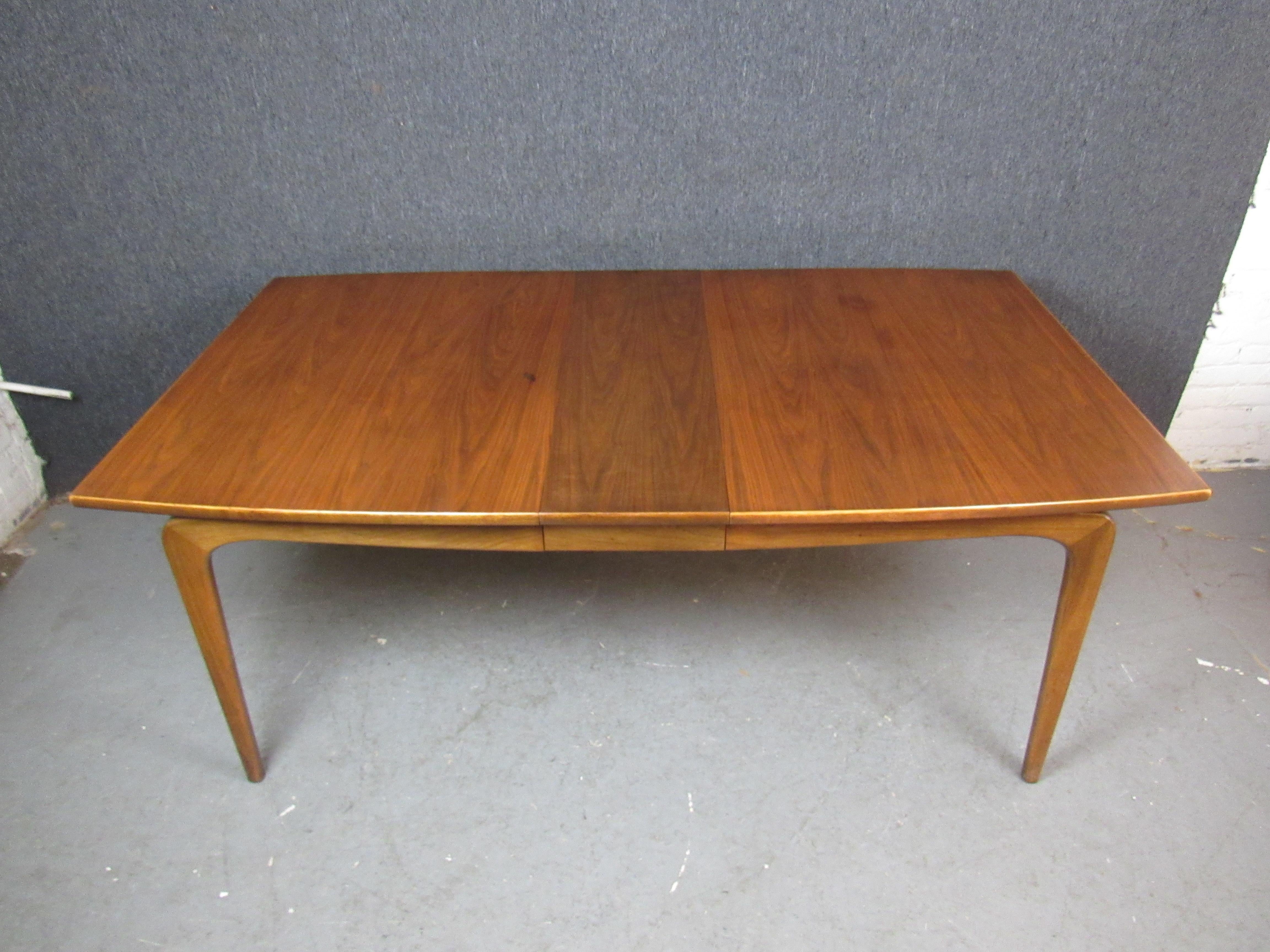 Take advantage of genuine mid-century American craftsmanship with this exceptional vintage dining table from Lane Furniture of Altavista, Virginia. Designed for their highly sought-after 