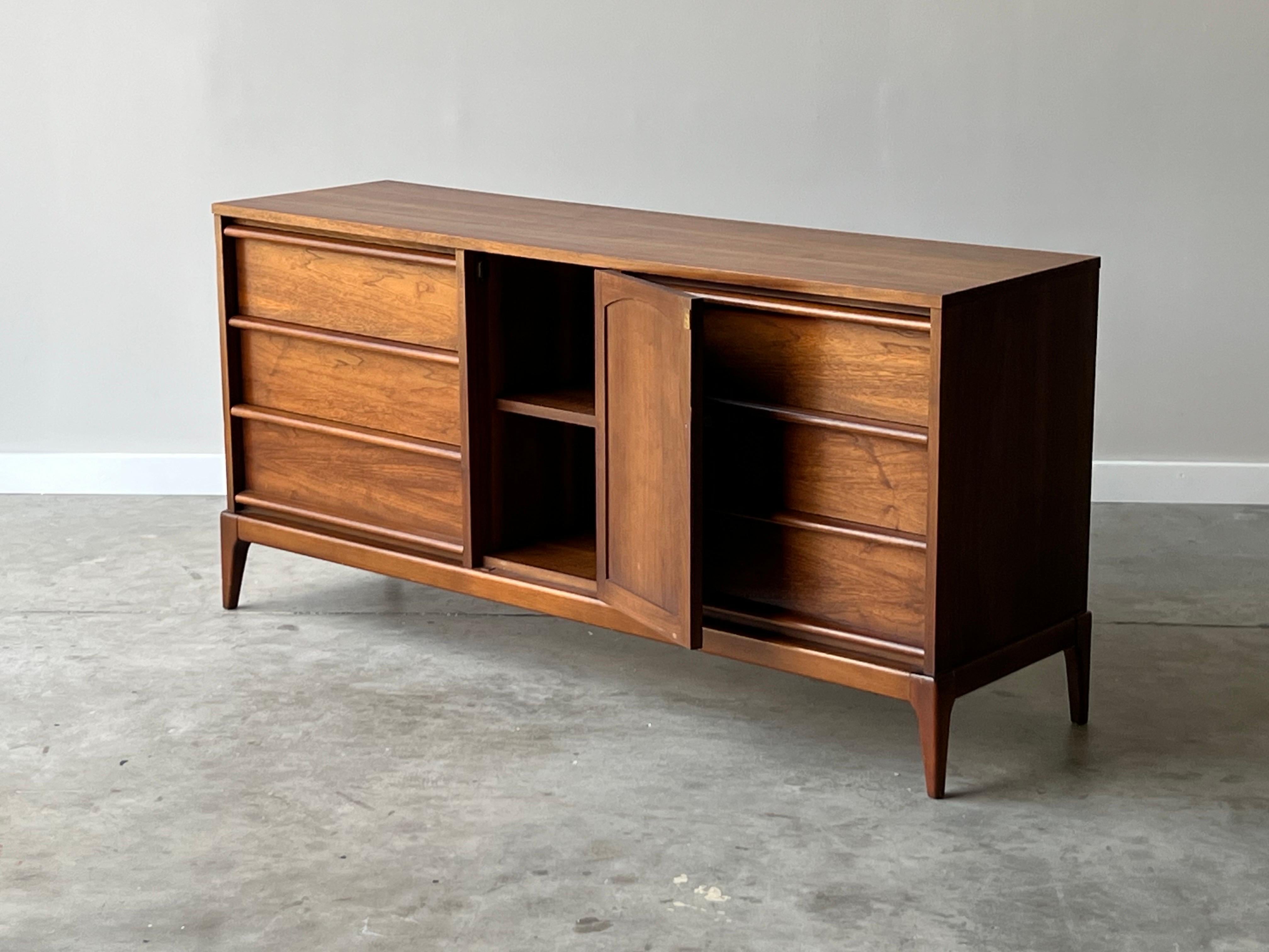 Beautiful mid century lane rhythm dresser with smooth sliding drawers and middle compartment. Very minimal patina appropriate with age. Top has been refinished. Middle compartment adds more storage and could work well as a media console.

Dimensions