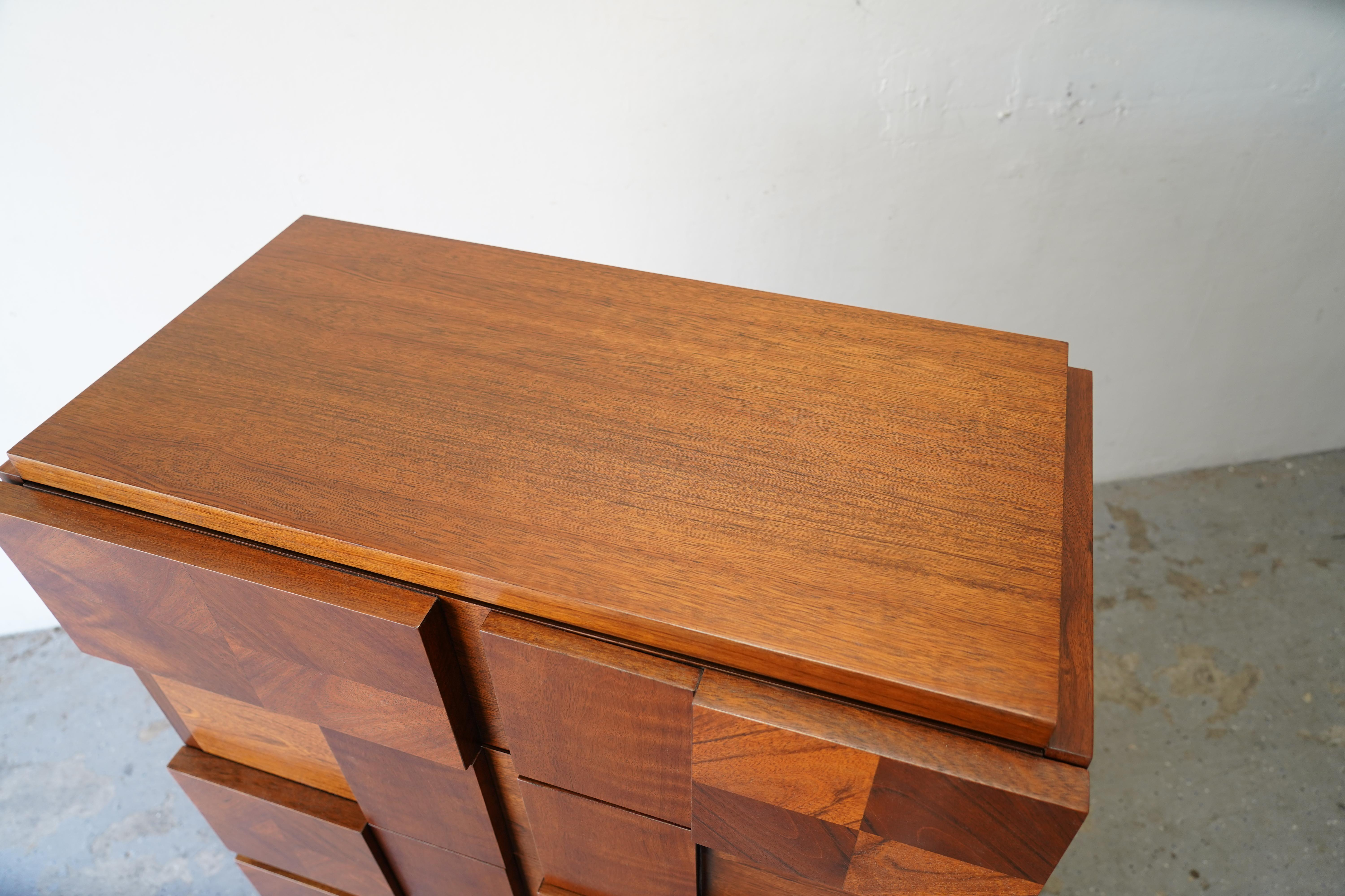 Mid Century Lane Staccato Brutalista  Cómoda Highboy de Madera Moderno de mediados de siglo en venta