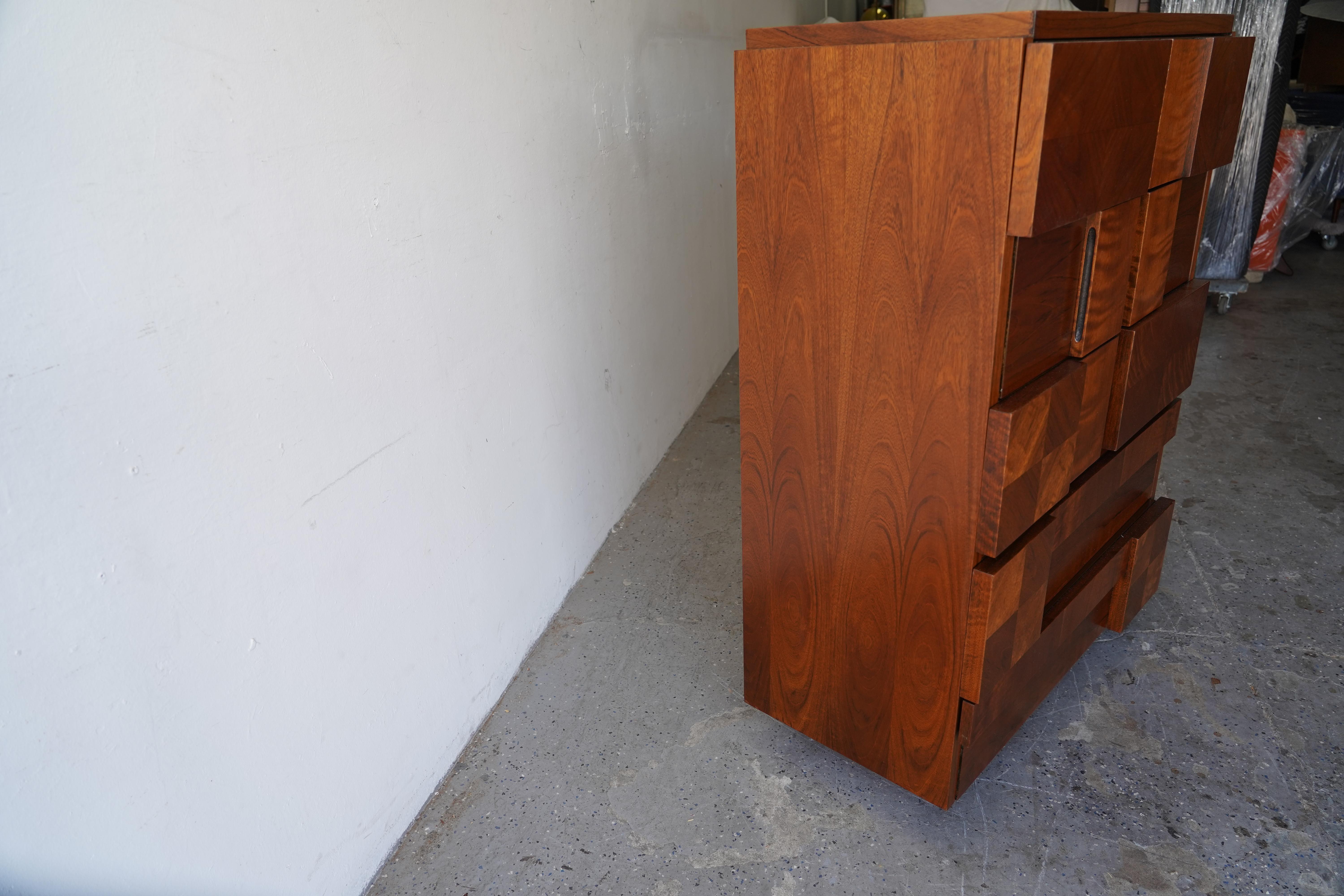 Mid Century Lane Staccato Brutalista  Cómoda Highboy de Madera en Bueno estado para la venta en Las Vegas, NV