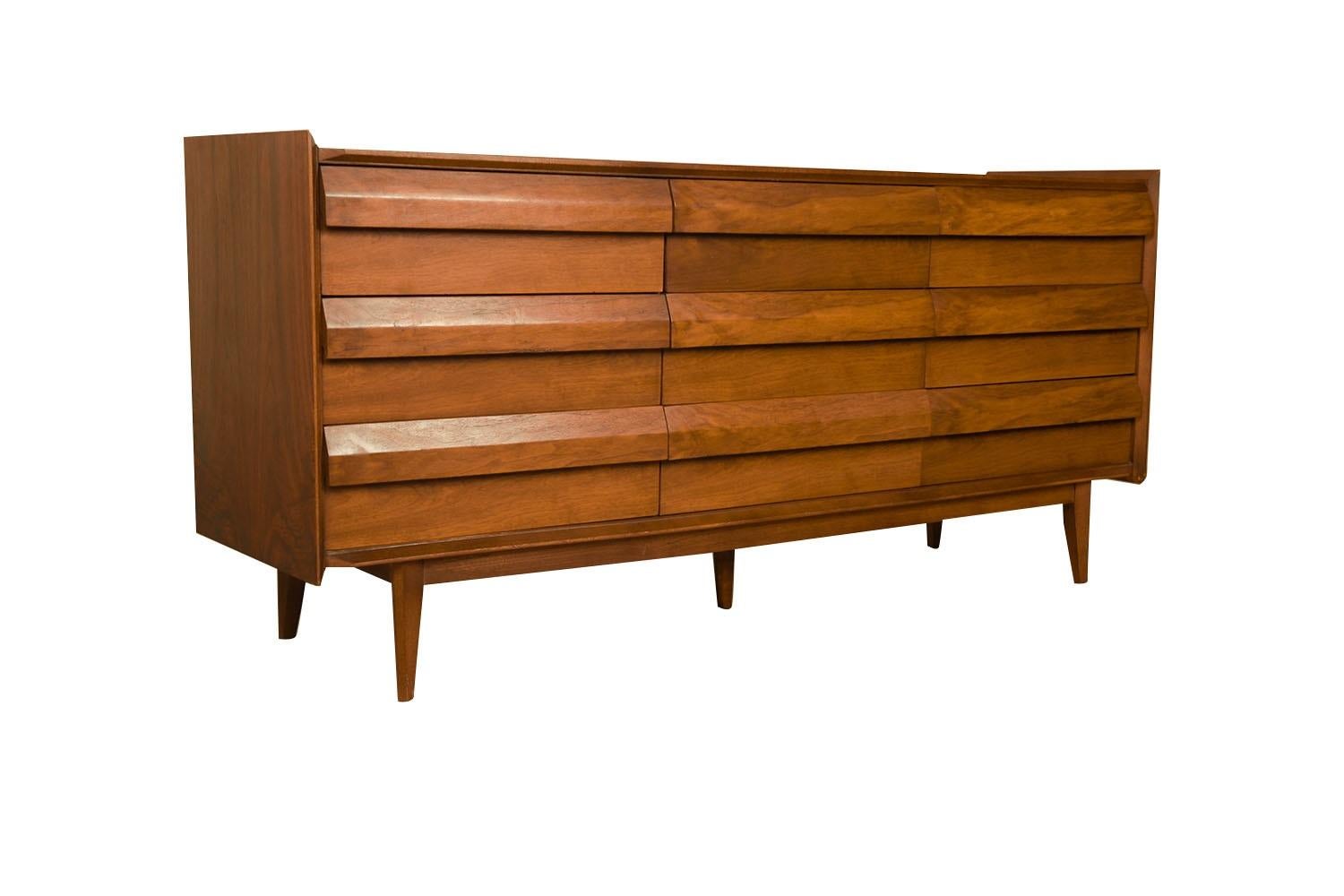 Mid-Century Lane‏ Walnut First Edition Triple Dresser In Good Condition For Sale In Baltimore, MD