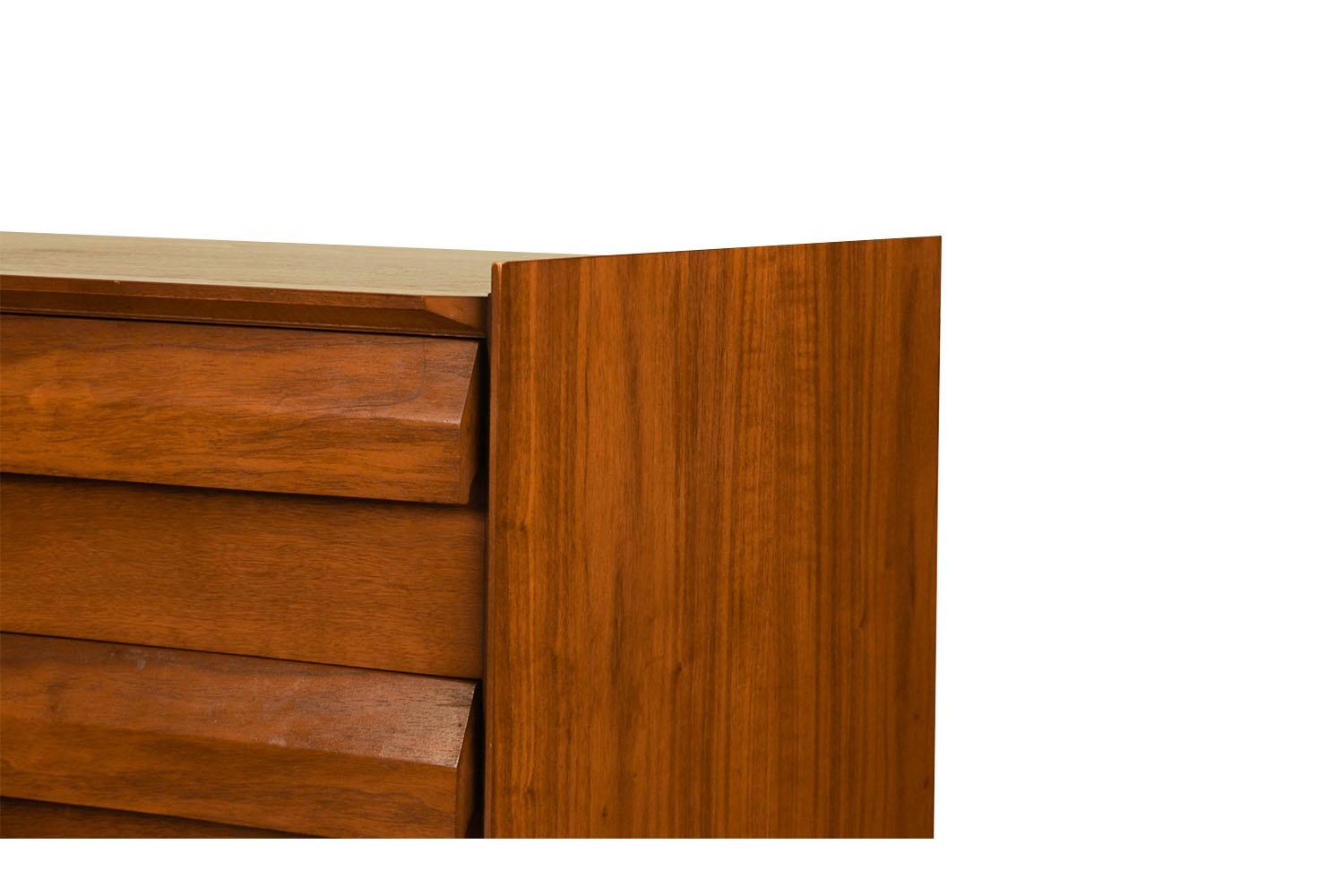 Mid-Century Lane‏ Walnut First Edition Triple Dresser For Sale 2