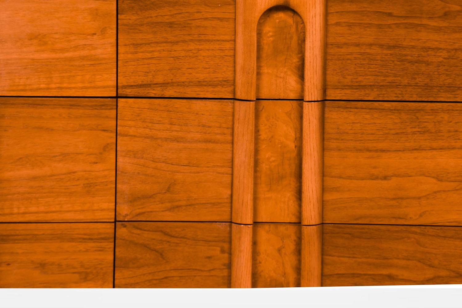 Comò a nove cassetti in noce Mid-Century Lane's in vendita 3