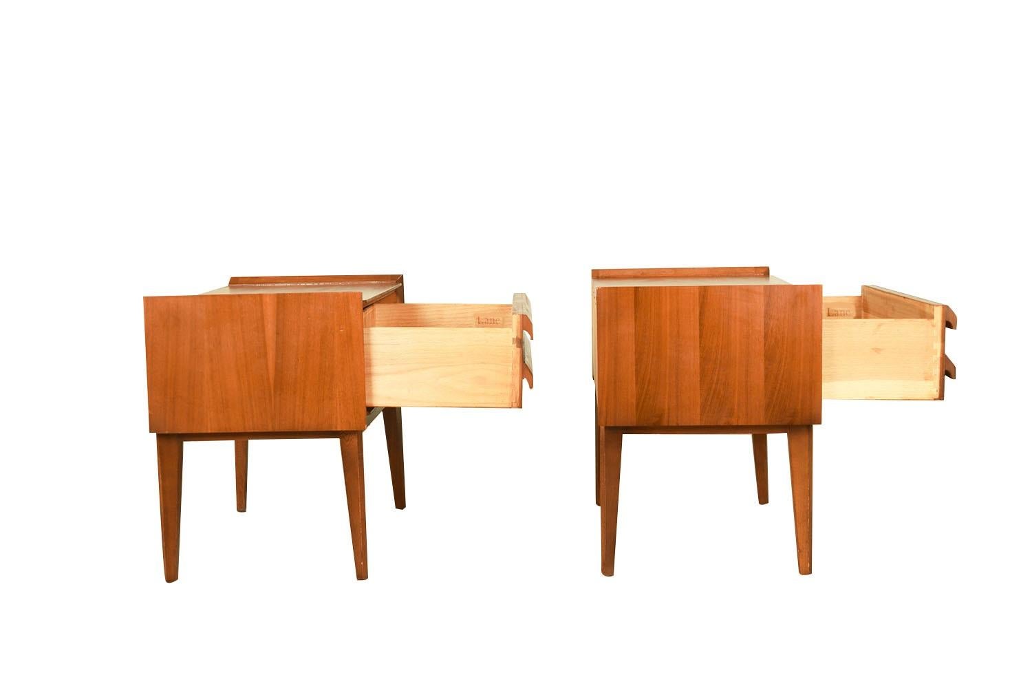 Mid-Century Lane Walnut Pair Nightstands End Tables First Edition Collection For Sale 2