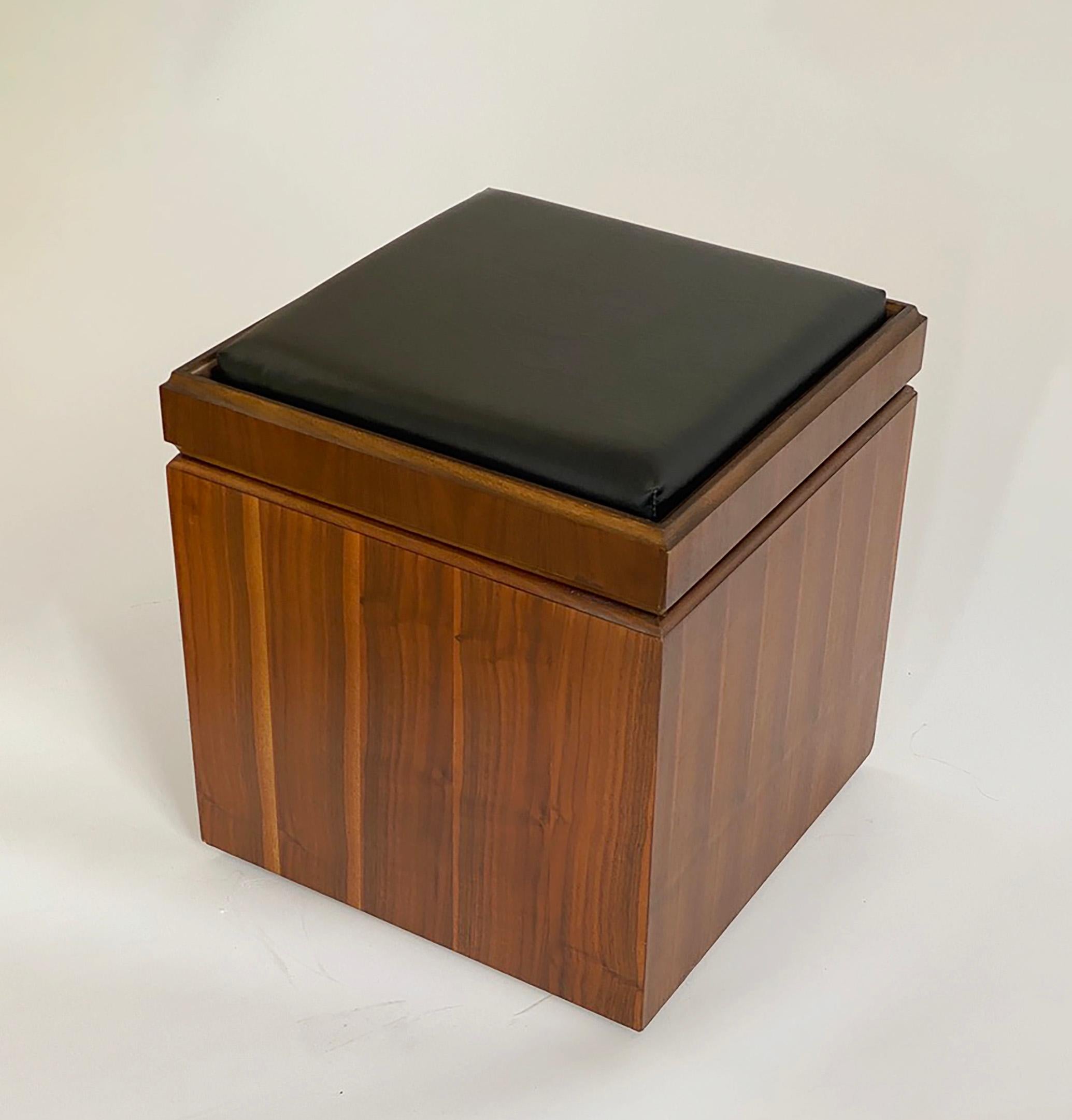 Mid-Century Lane Walnut Storage Cube Ottoman with Reversible Chessboard In Good Condition For Sale In Minneapolis, MN
