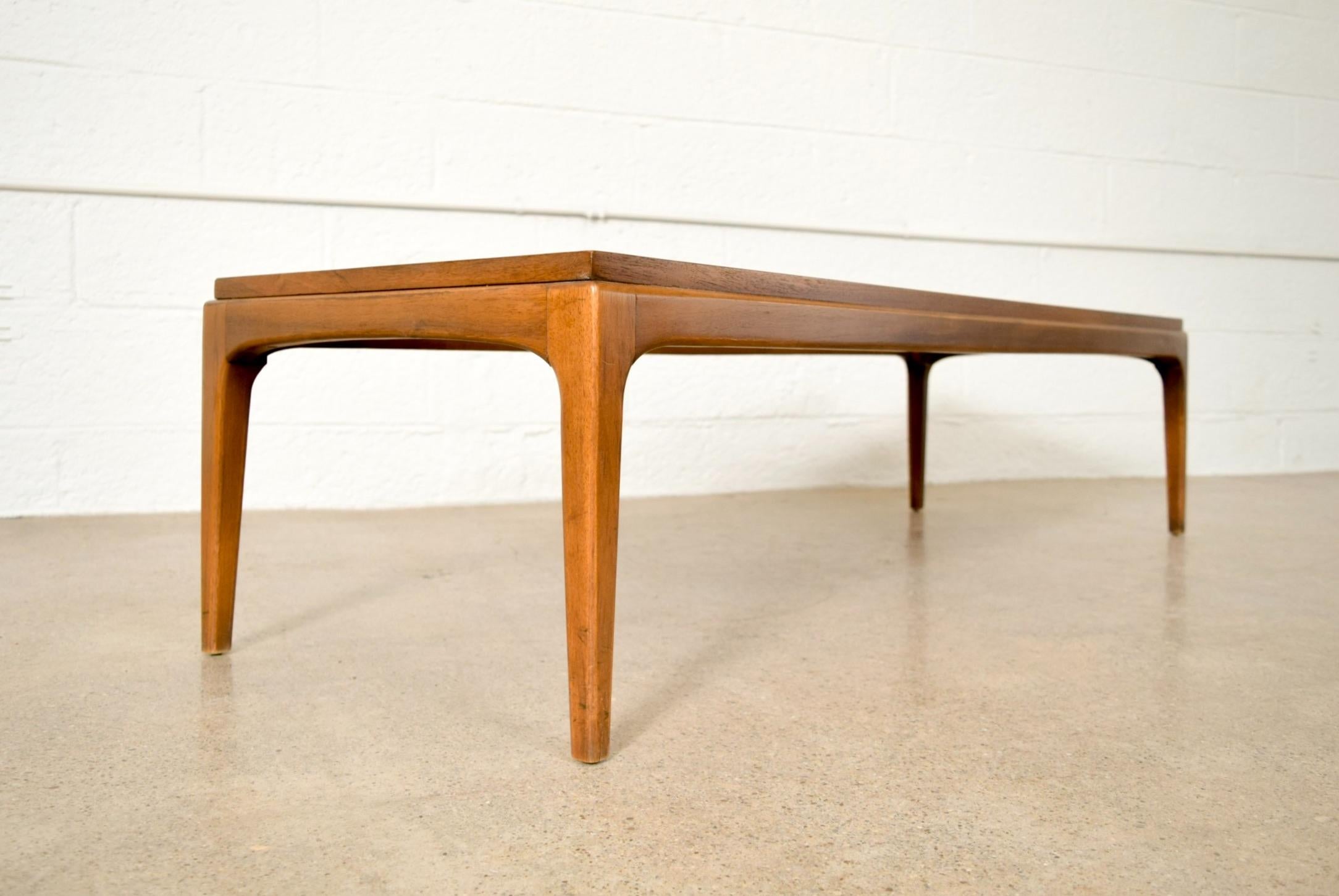 Midcentury Lane Walnut Long Rectangular Wood Coffee Table, 1960s In Good Condition For Sale In Detroit, MI
