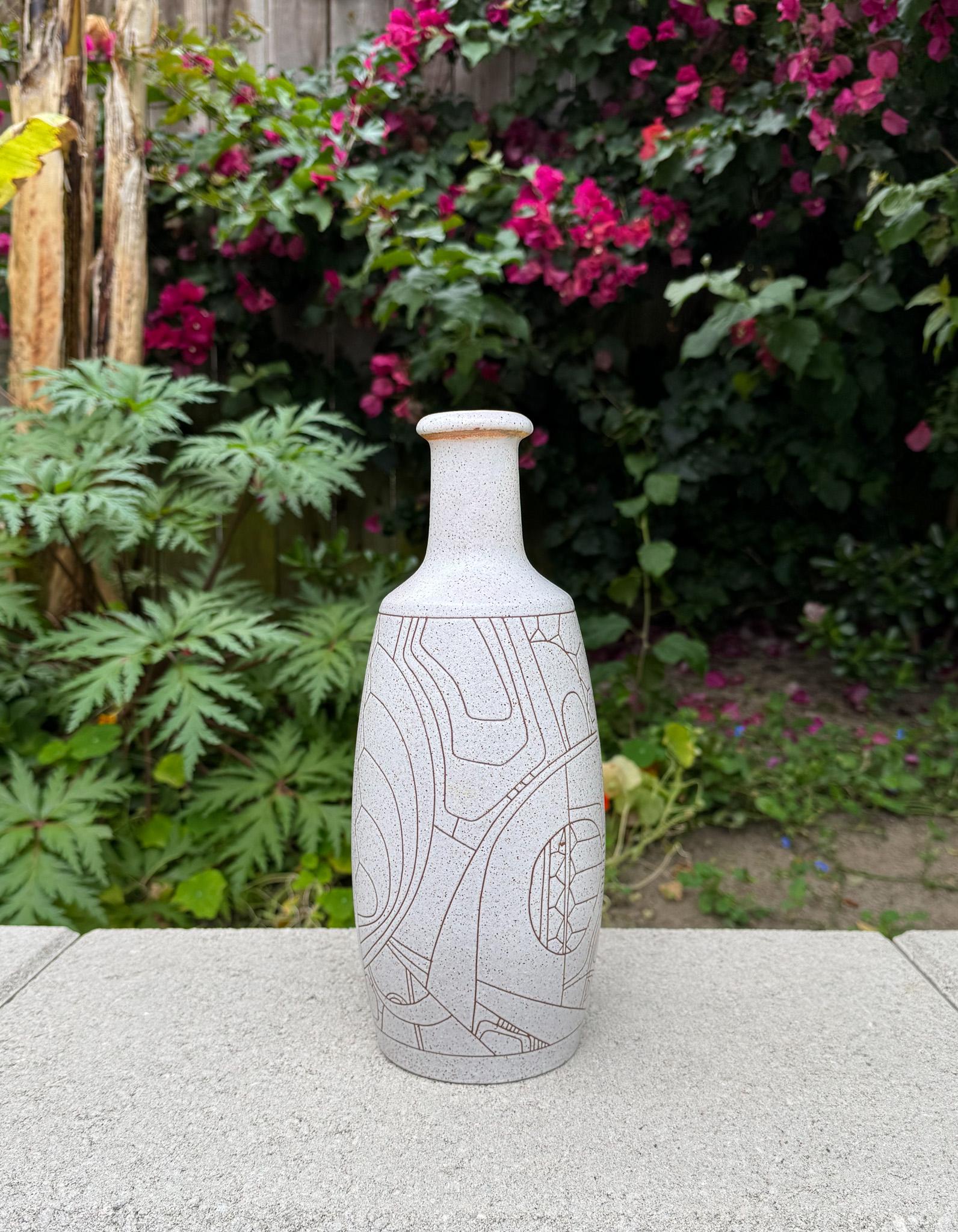 Israélien Vase en céramique émaillée Lapid Sgraffito du milieu du siècle, années 1960