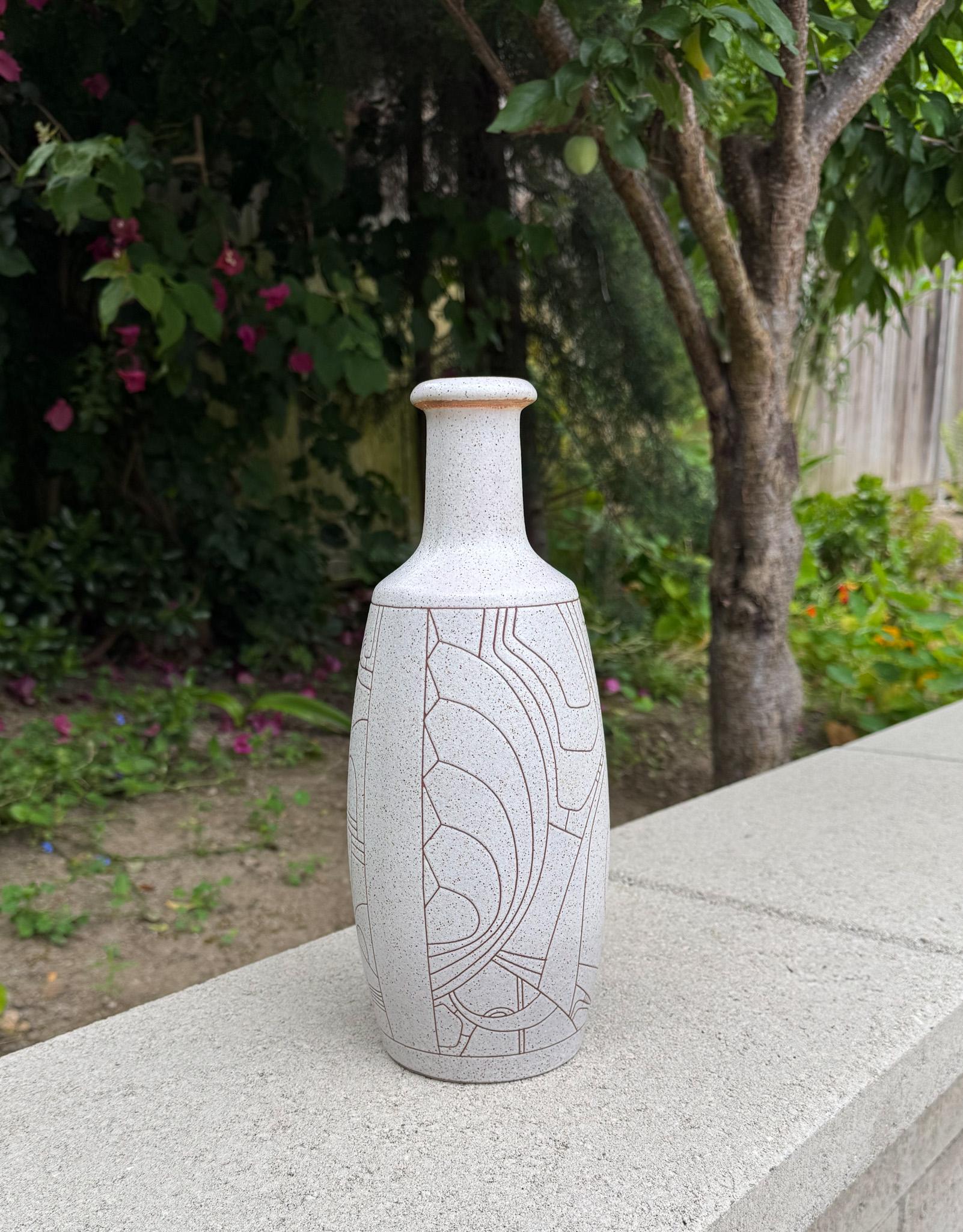 20ième siècle Vase en céramique émaillée Lapid Sgraffito du milieu du siècle, années 1960