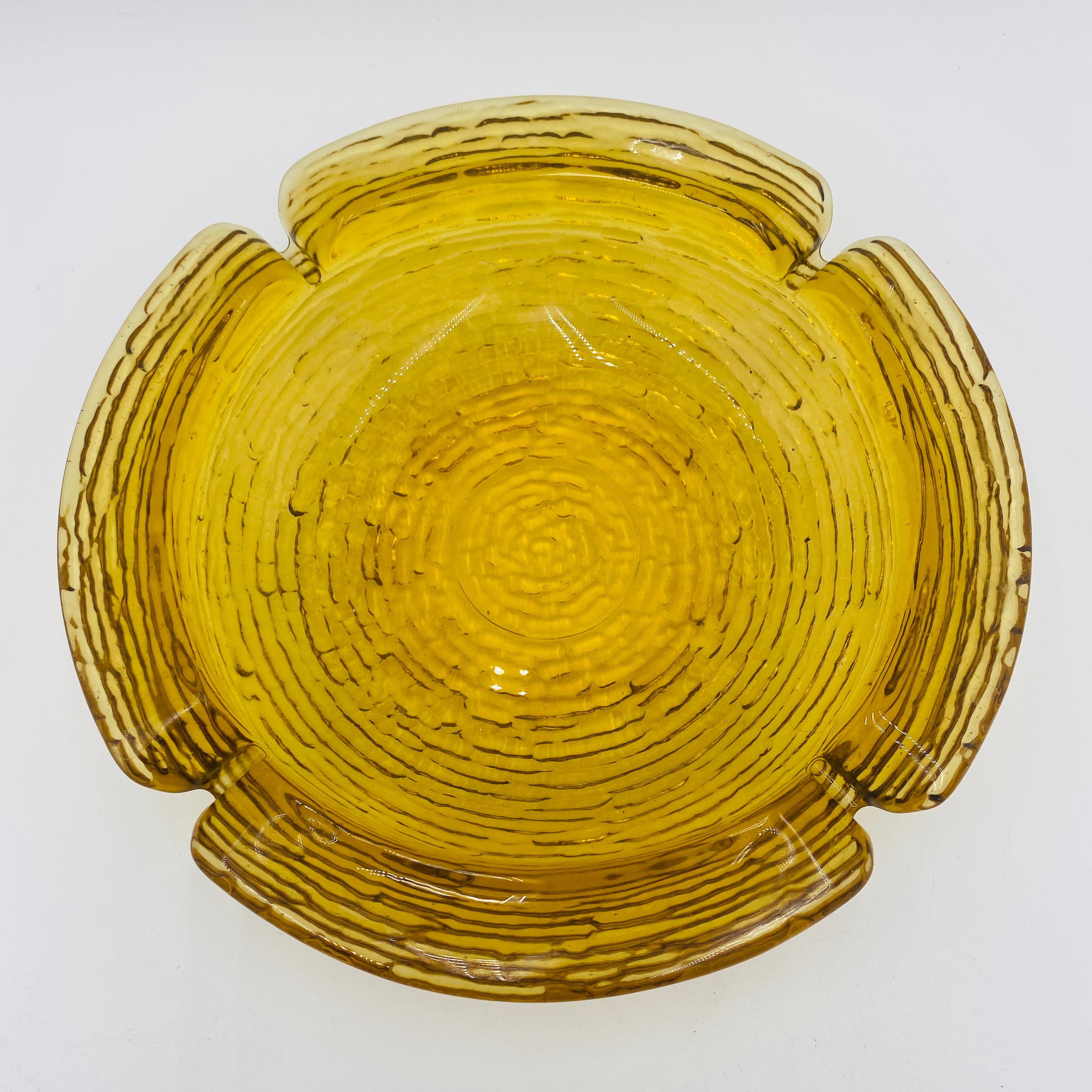Americano Mid Century Large Amber Glass Ashtray by Anchor Hocking in vendita