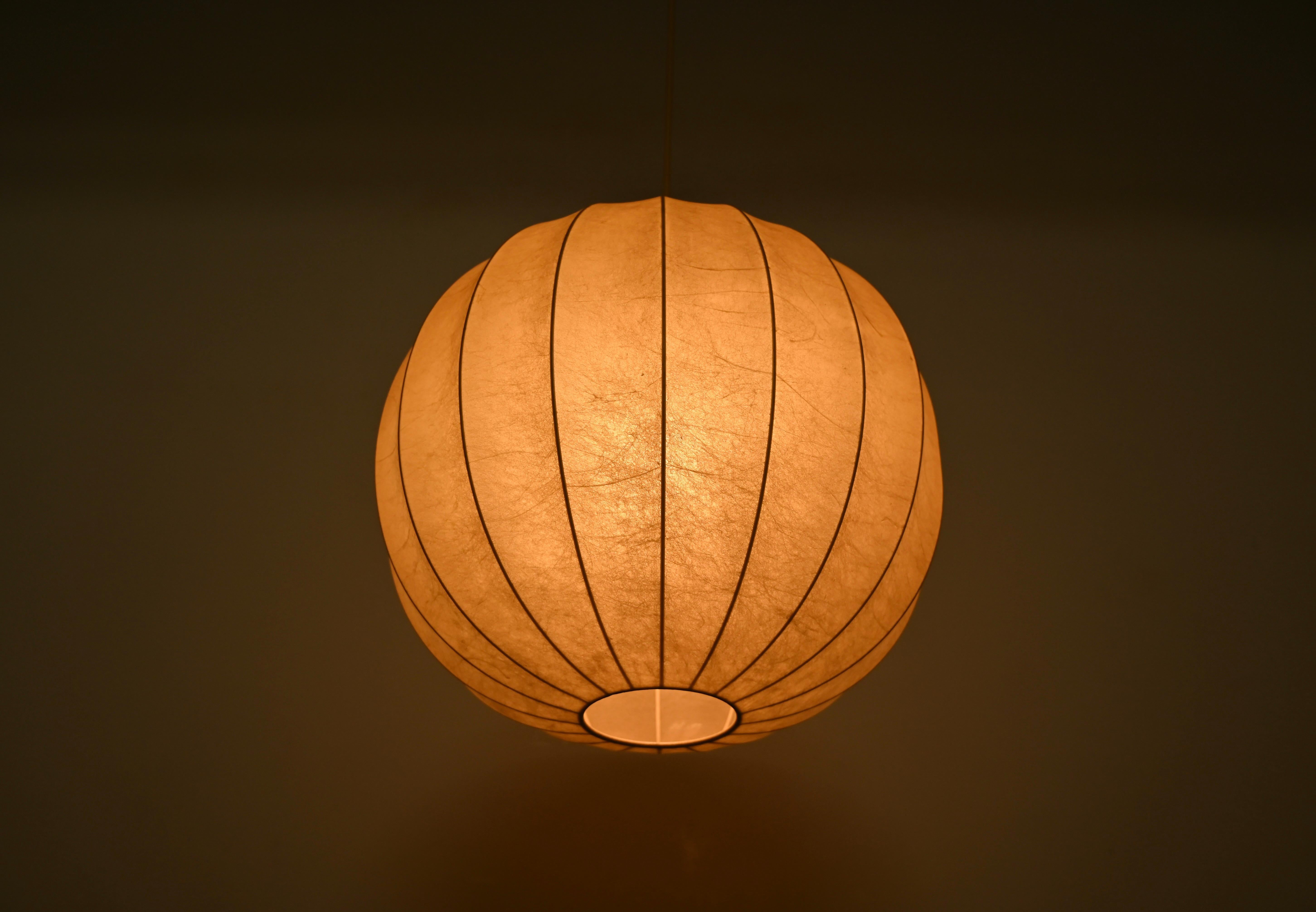 Fantastic large 'Cocoon' pendant. This oustanding lamp was designed by Achille Castiglioni in Italy in the 1960s.

This rare and large cocoon is made in a natural soft resin that has aged amazingly with the shade in a charming even beige color. When