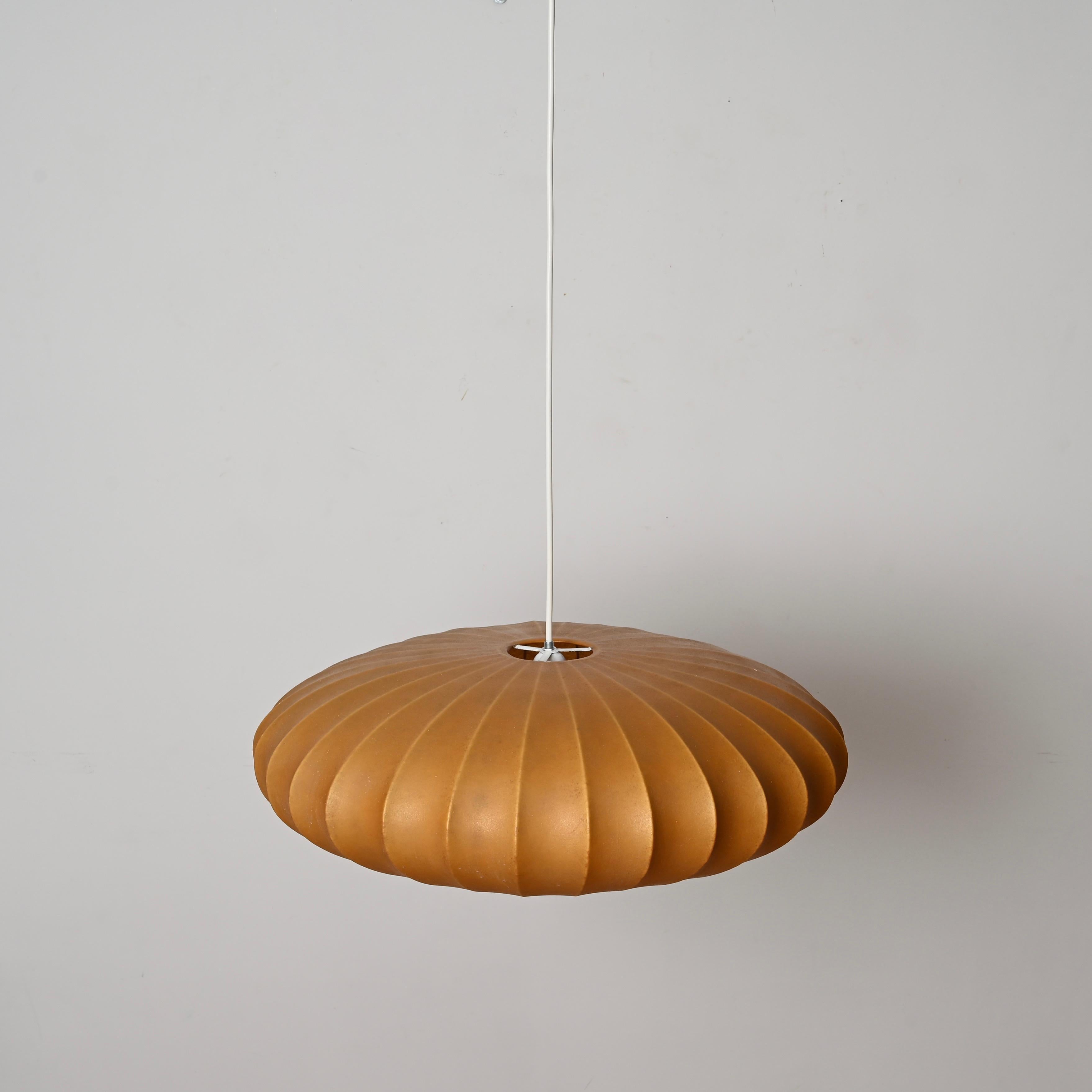 Spectacular large cocoon pendants with a stunning beige color. These gorgeous chandeliers were designed by Achille Castiglion in Italy during the late 1950s.

This large cocoon is incredibly rare and in amazing conditions, with a marvelous beige