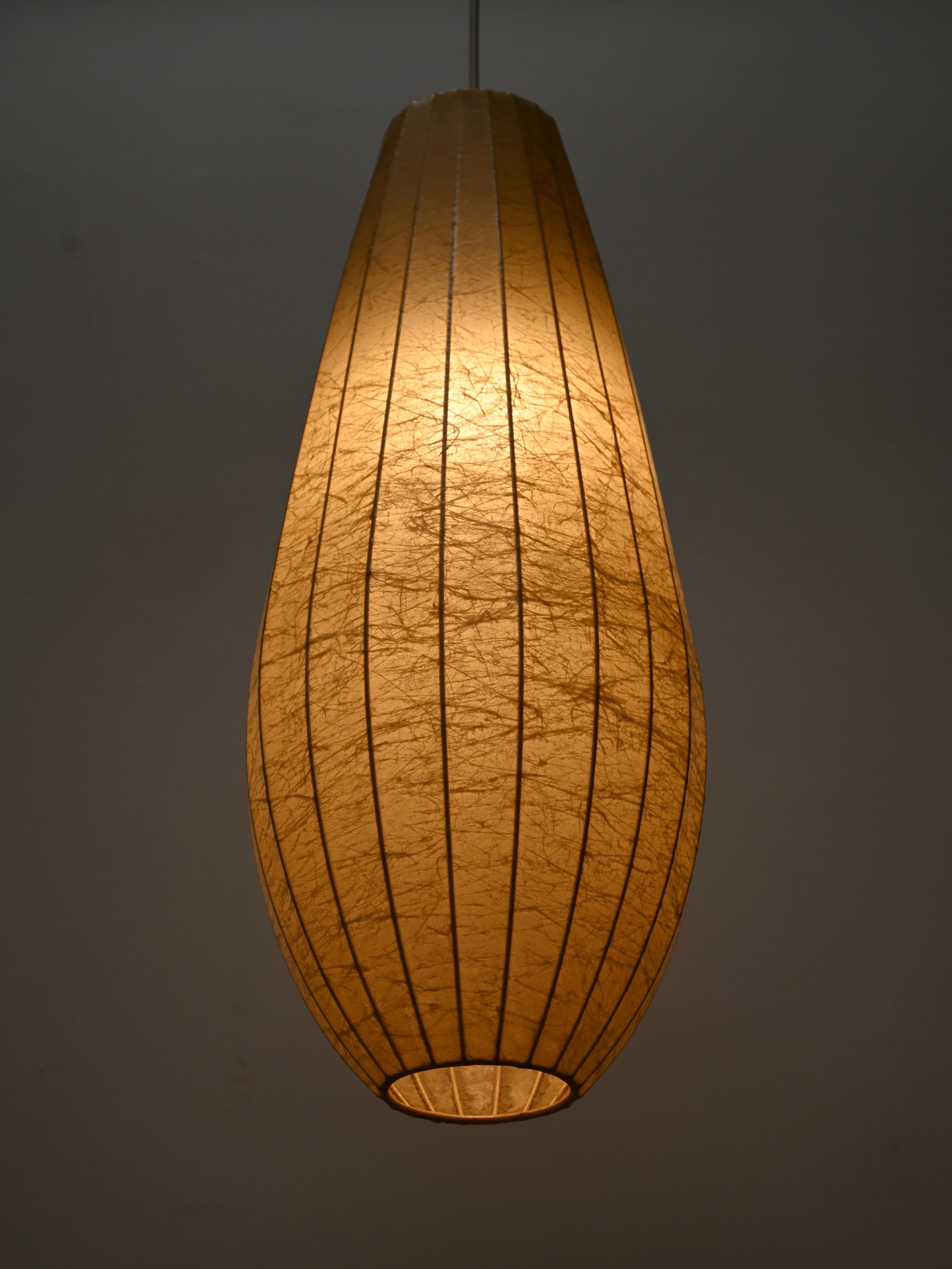 Colgante italiano de mediados de siglo en forma de 