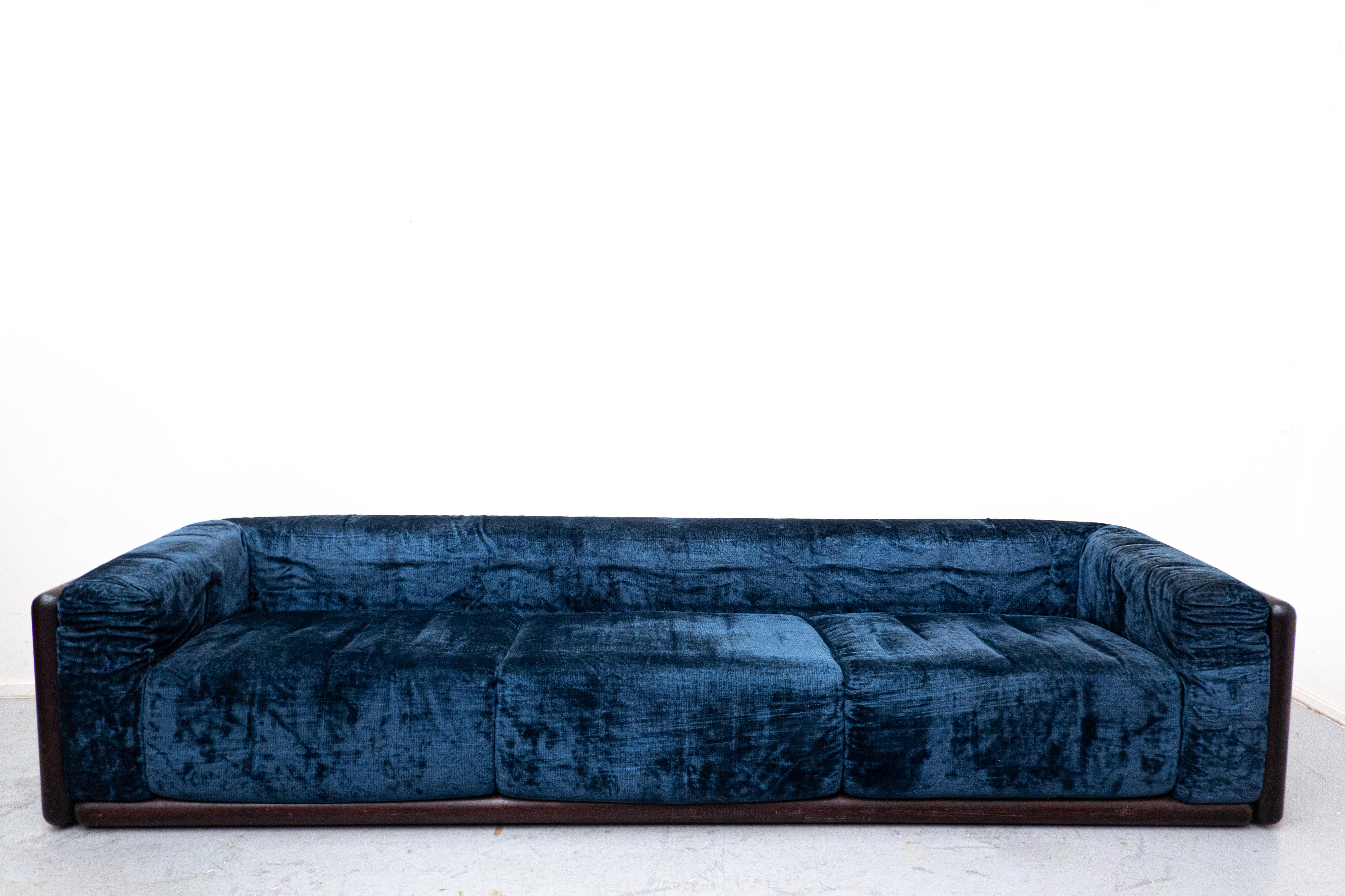Mid-Century Modern  Mid-Century Large Blue Cornaro Sofa by Carlo Scarpa for S.Gavina, Italy, 1970s