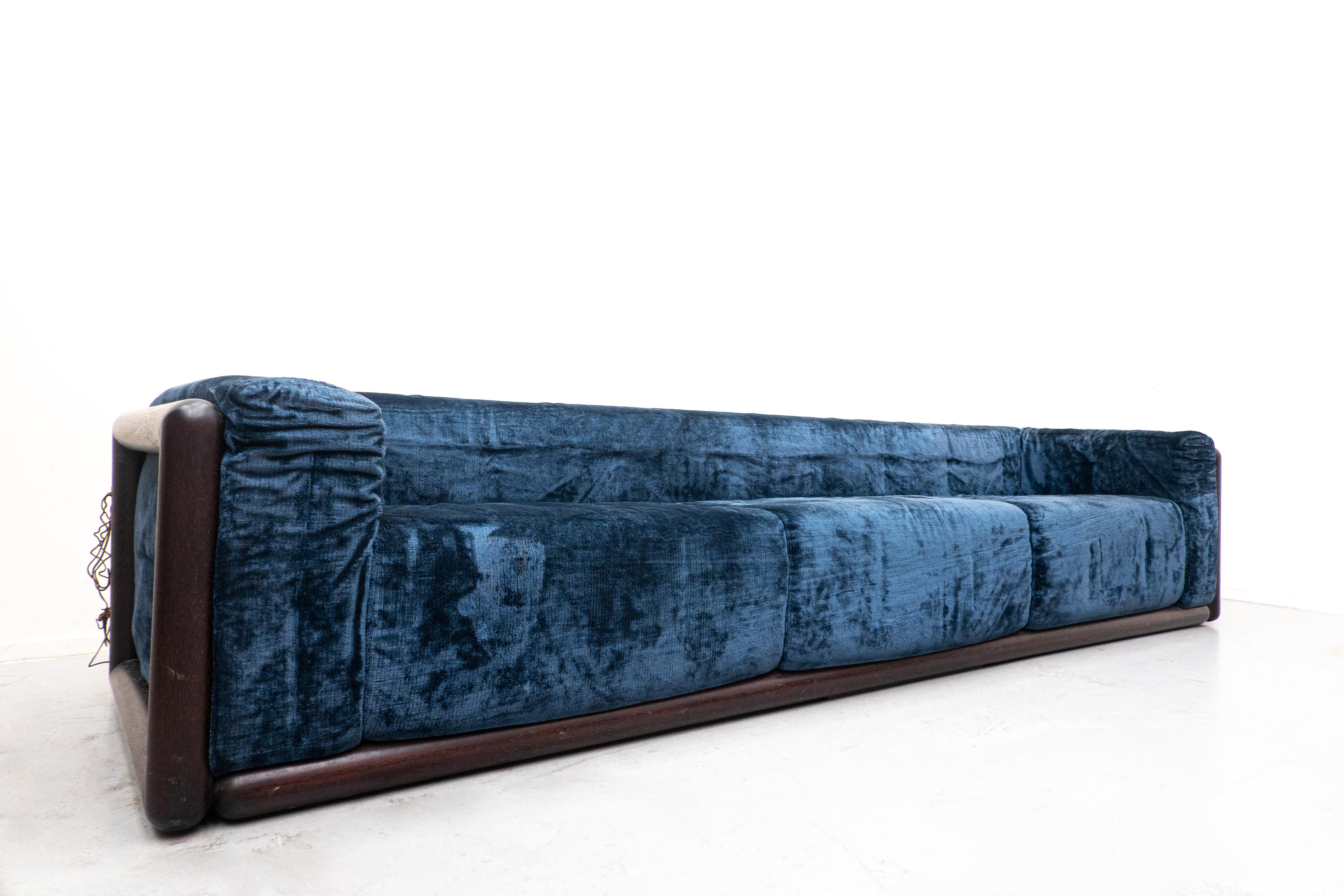 Italian  Mid-Century Large Blue Cornaro Sofa by Carlo Scarpa for S.Gavina, Italy, 1970s