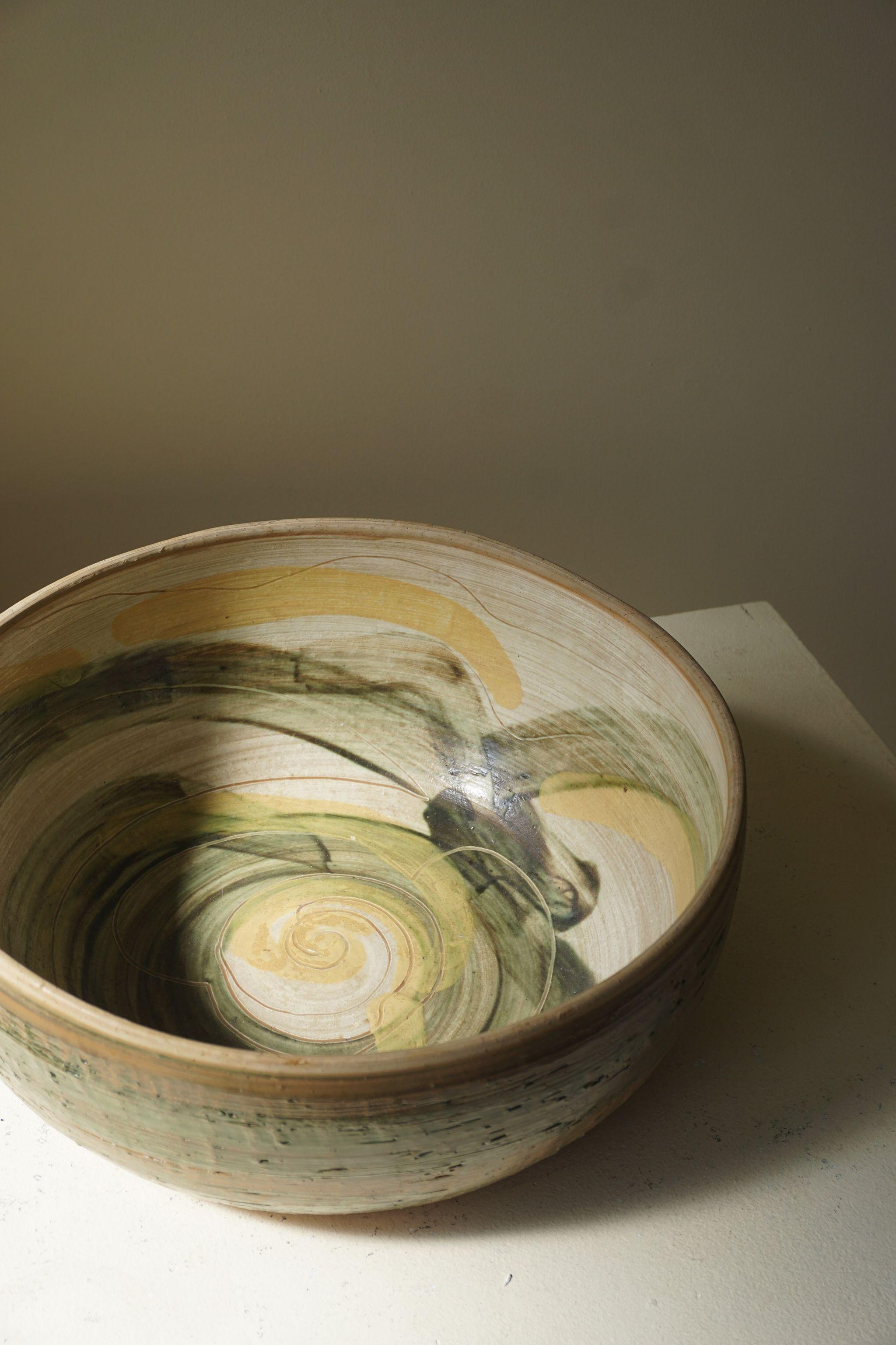 Mid Century Large Bowl in Ceramic by Hanne Schneider, 1988 In Excellent Condition For Sale In Odense, DK