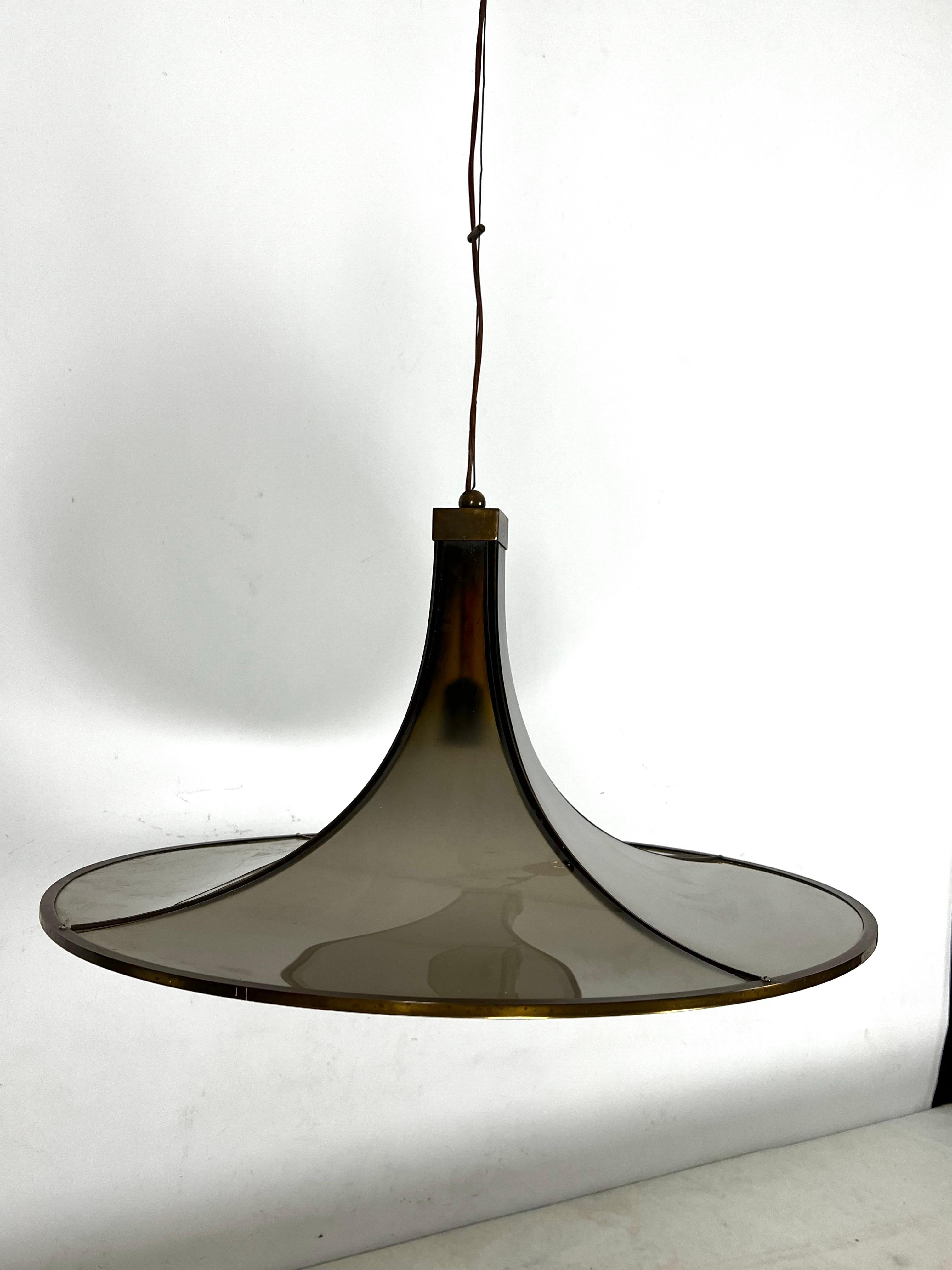 Mid-Century Large brass and curved glass Esperia chandelier model Pagoda. 1960s For Sale 4