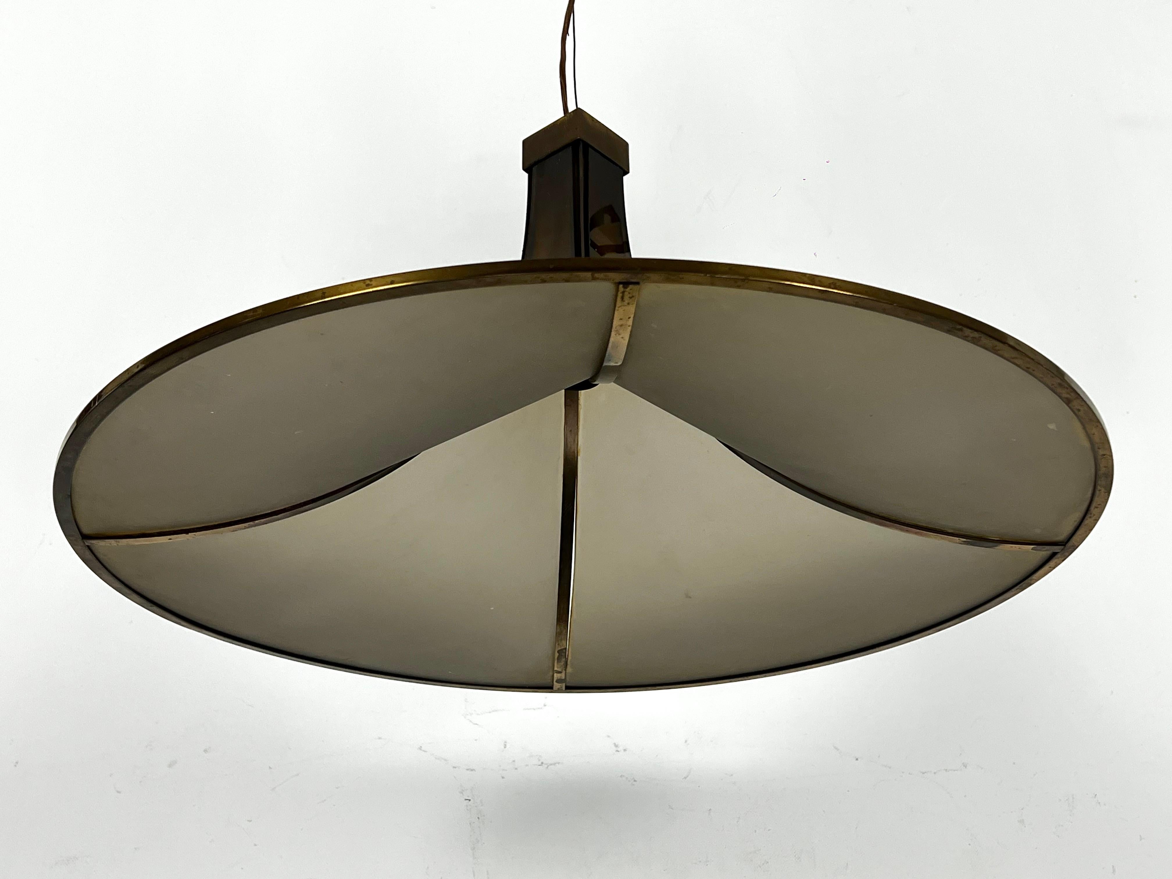 Mid-Century Modern Mid-Century Large brass and curved glass Esperia chandelier model Pagoda. 1960s For Sale