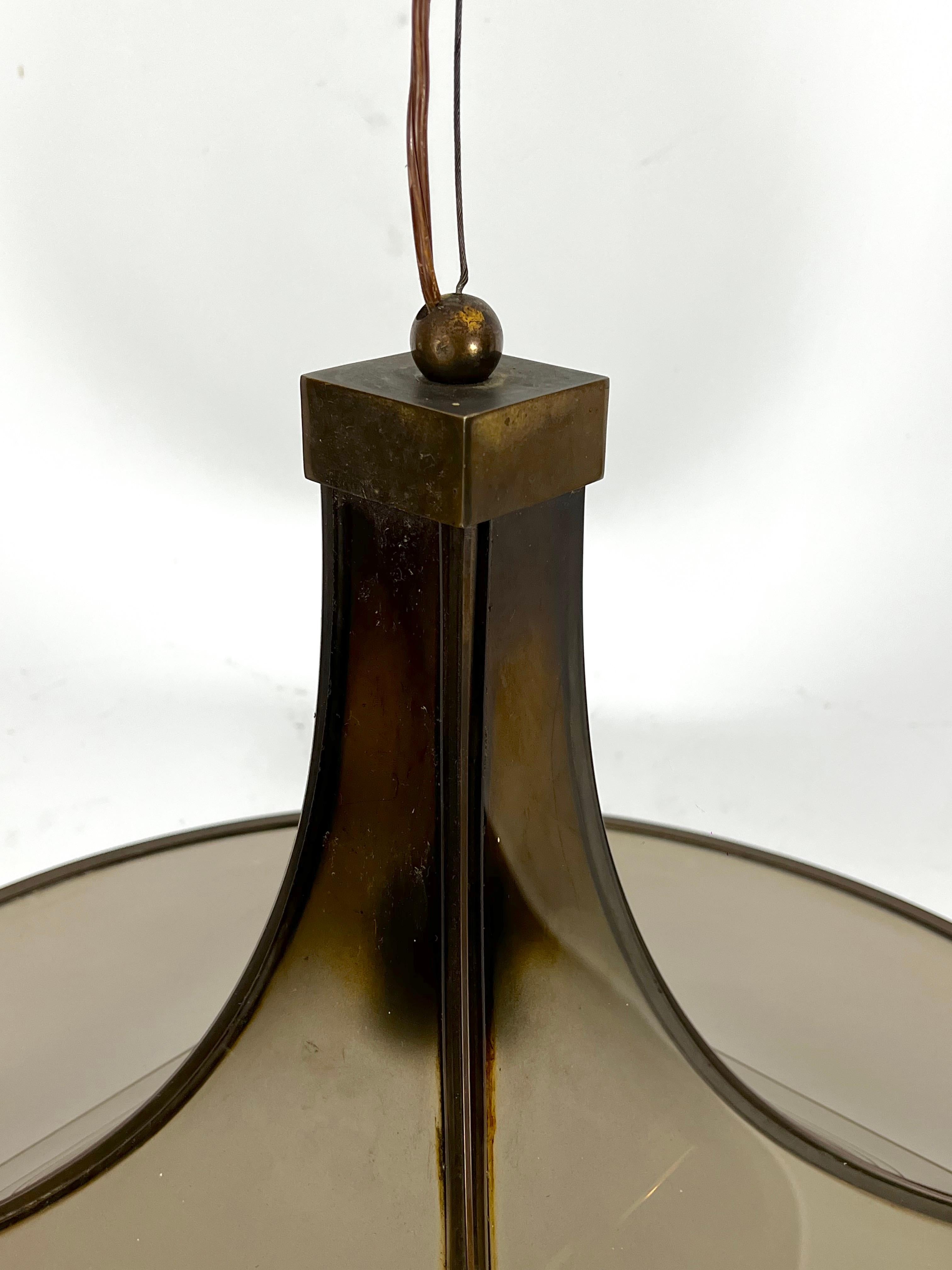 Mid-Century Large brass and curved glass Esperia chandelier model Pagoda. 1960s For Sale 1
