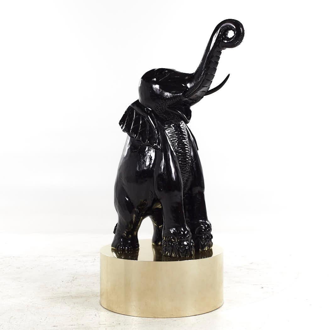 Mid Century Large Brass Base Elefanten-Skulpturen - Paar (amerikanisch) im Angebot