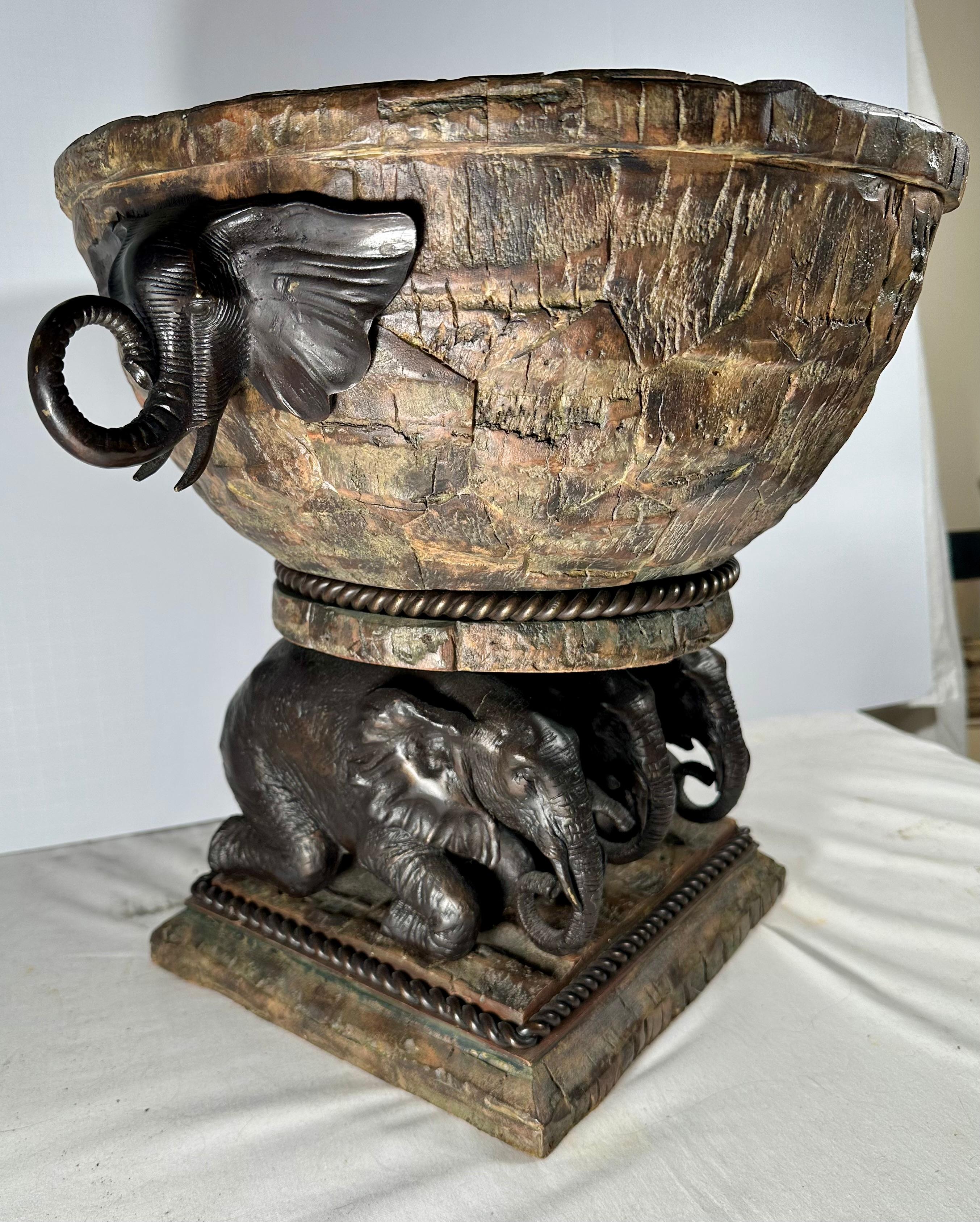 Mid-Century Large Bronze Elefant und Holz Schale Tafelaufsatz im Angebot 1