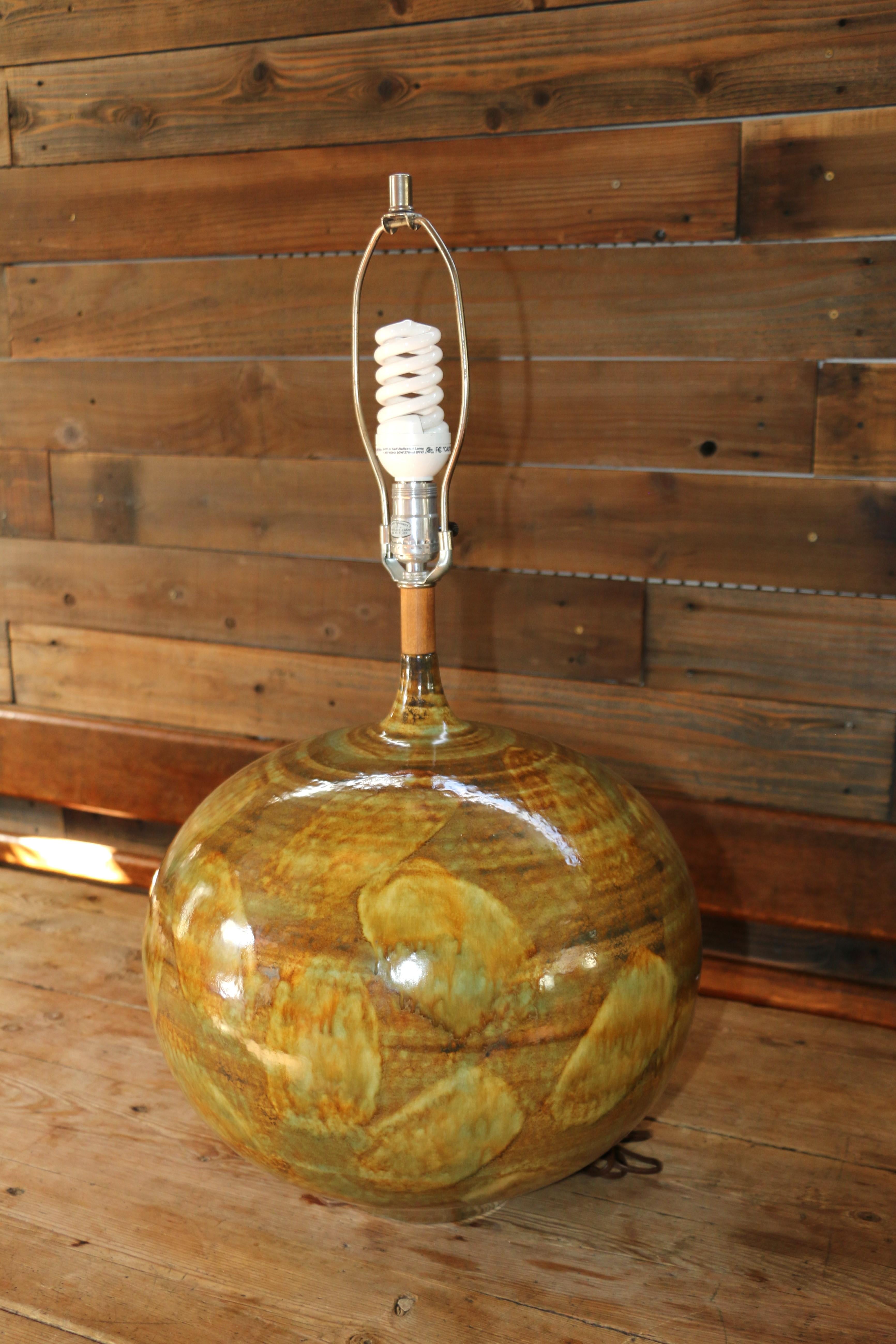 Américain Grande lampe de table du milieu du siècle en céramique à glaçure goutte à goutte, années 1960 en vente
