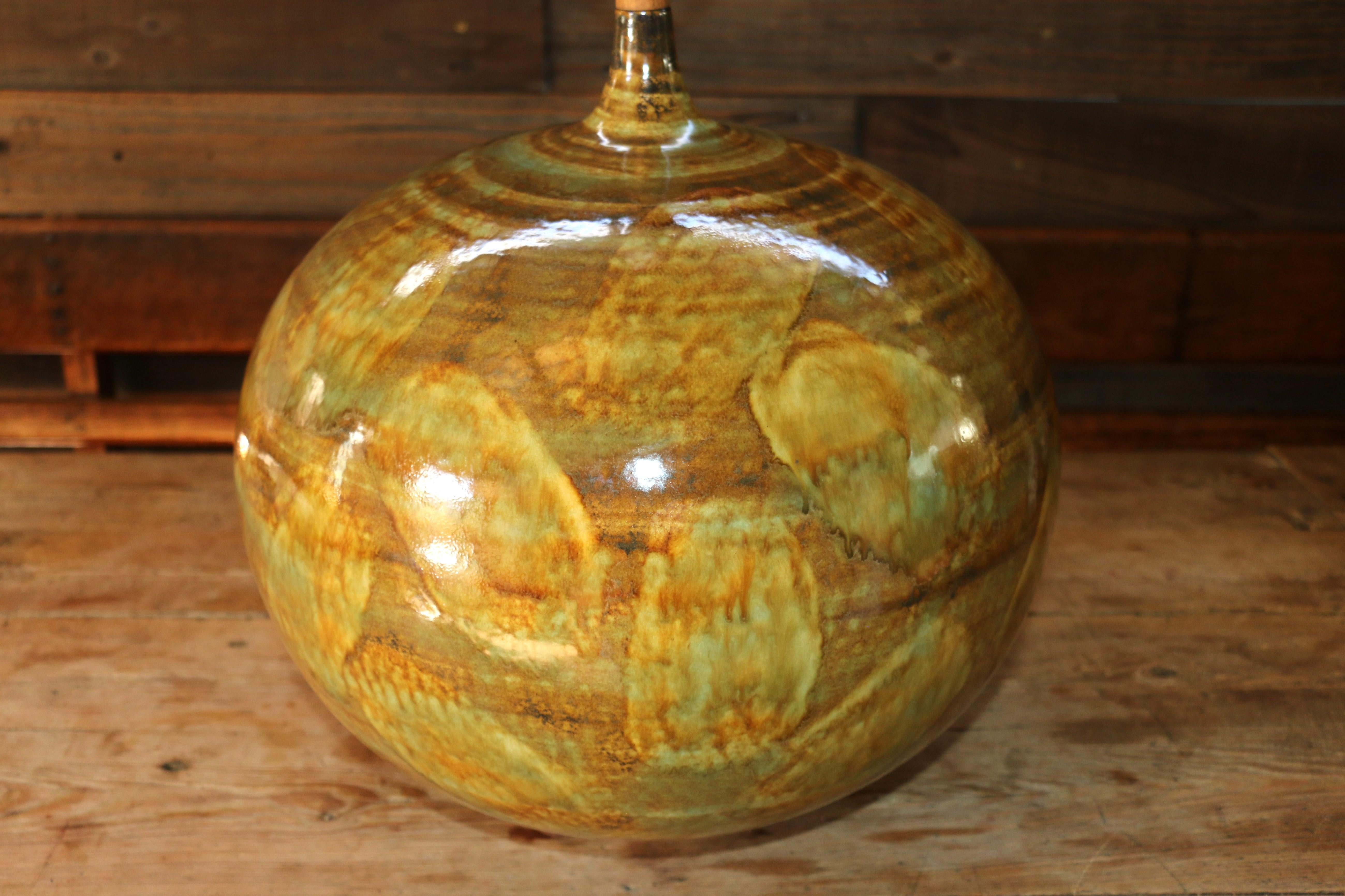 Céramique Grande lampe de table du milieu du siècle en céramique à glaçure goutte à goutte, années 1960 en vente