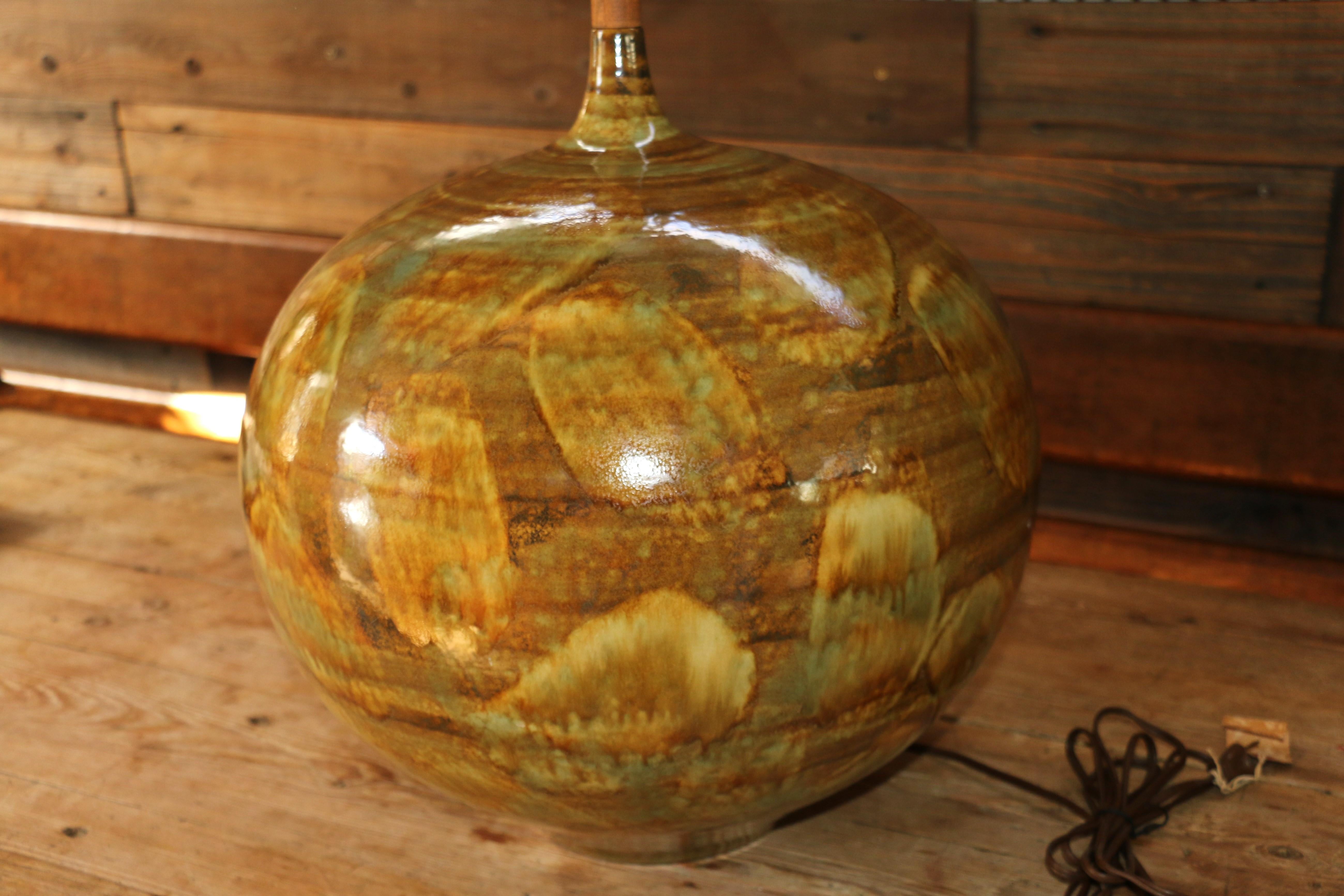 Grande lampe de table du milieu du siècle en céramique à glaçure goutte à goutte, années 1960 en vente 2