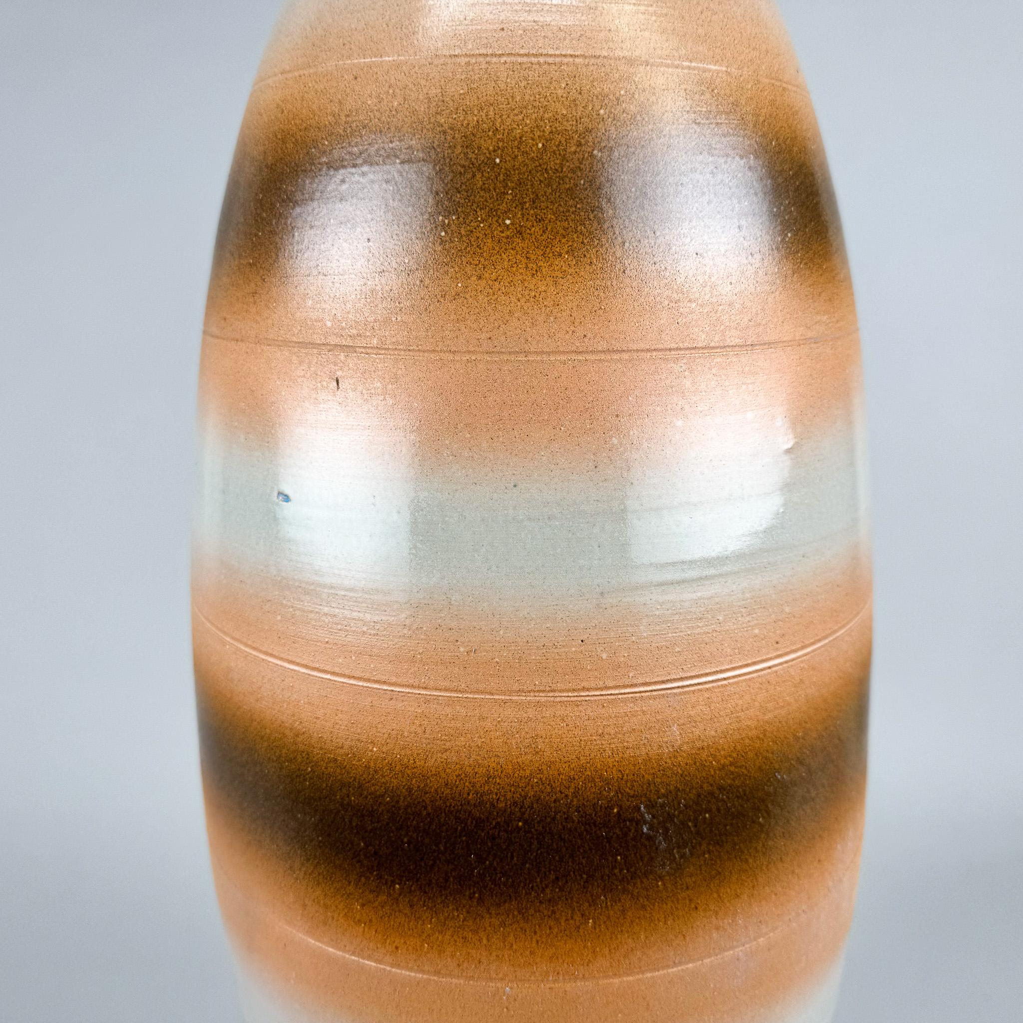 Vaso da terra in ceramica di grandi dimensioni della metà del secolo, Cecoslovacchia In condizioni buone in vendita a Praha, CZ