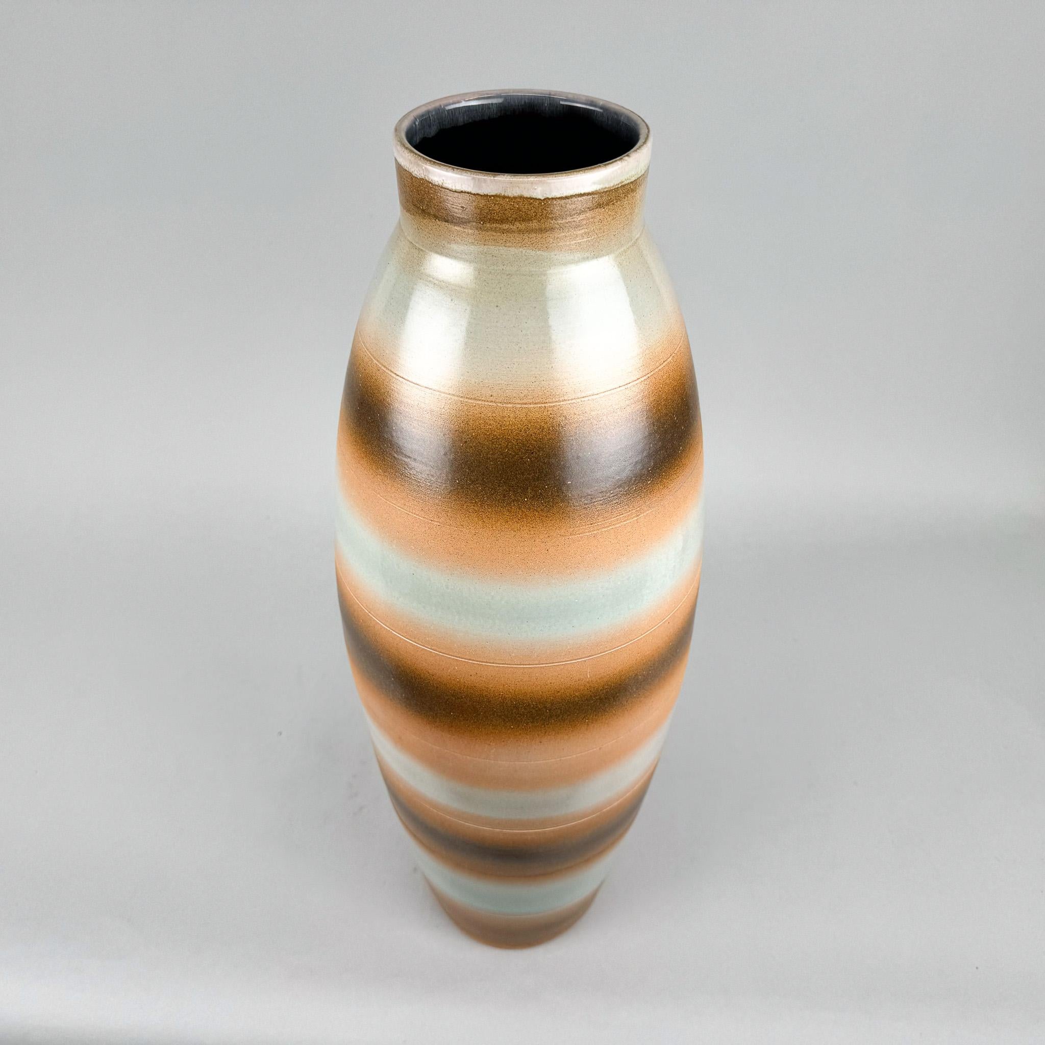 Ceramica Vaso da terra in ceramica di grandi dimensioni della metà del secolo, Cecoslovacchia in vendita