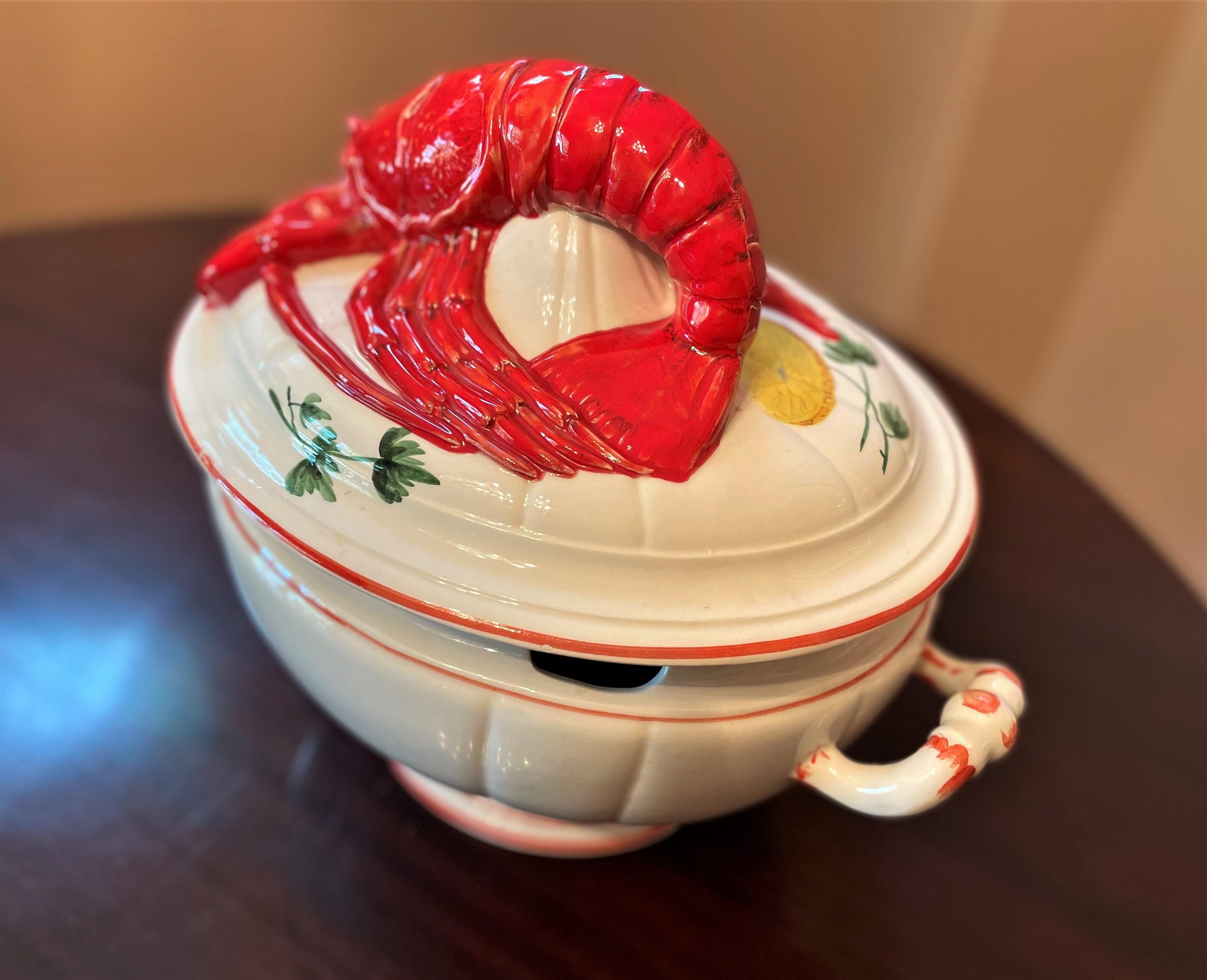 Mid-Century Large Ceramic Lobster-Topped Italian Soup Tureen In Good Condition For Sale In Austin, TX