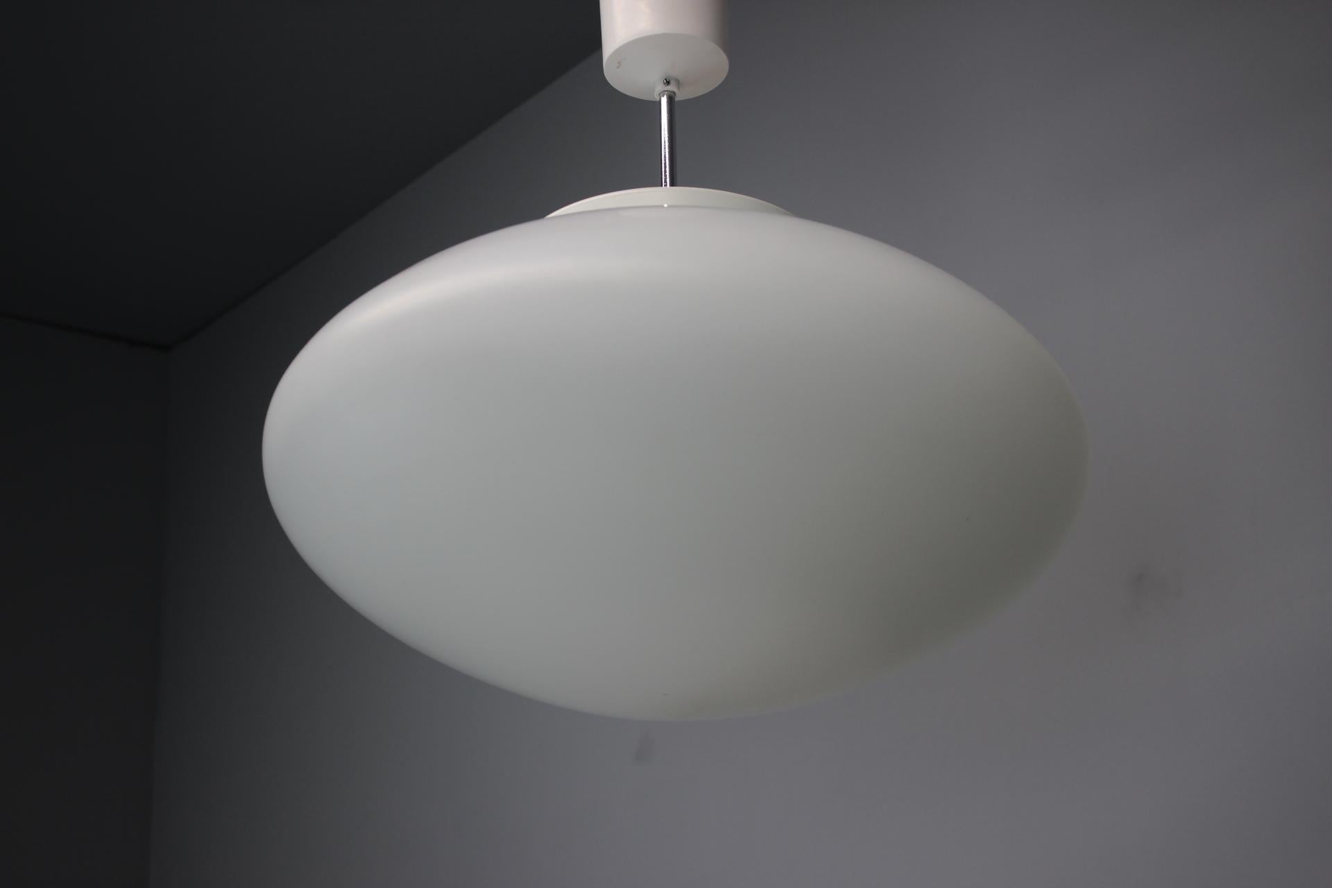 Mid-Century moderno Grande lampadario di metà secolo, Cecoslovacchia, 1960 in vendita