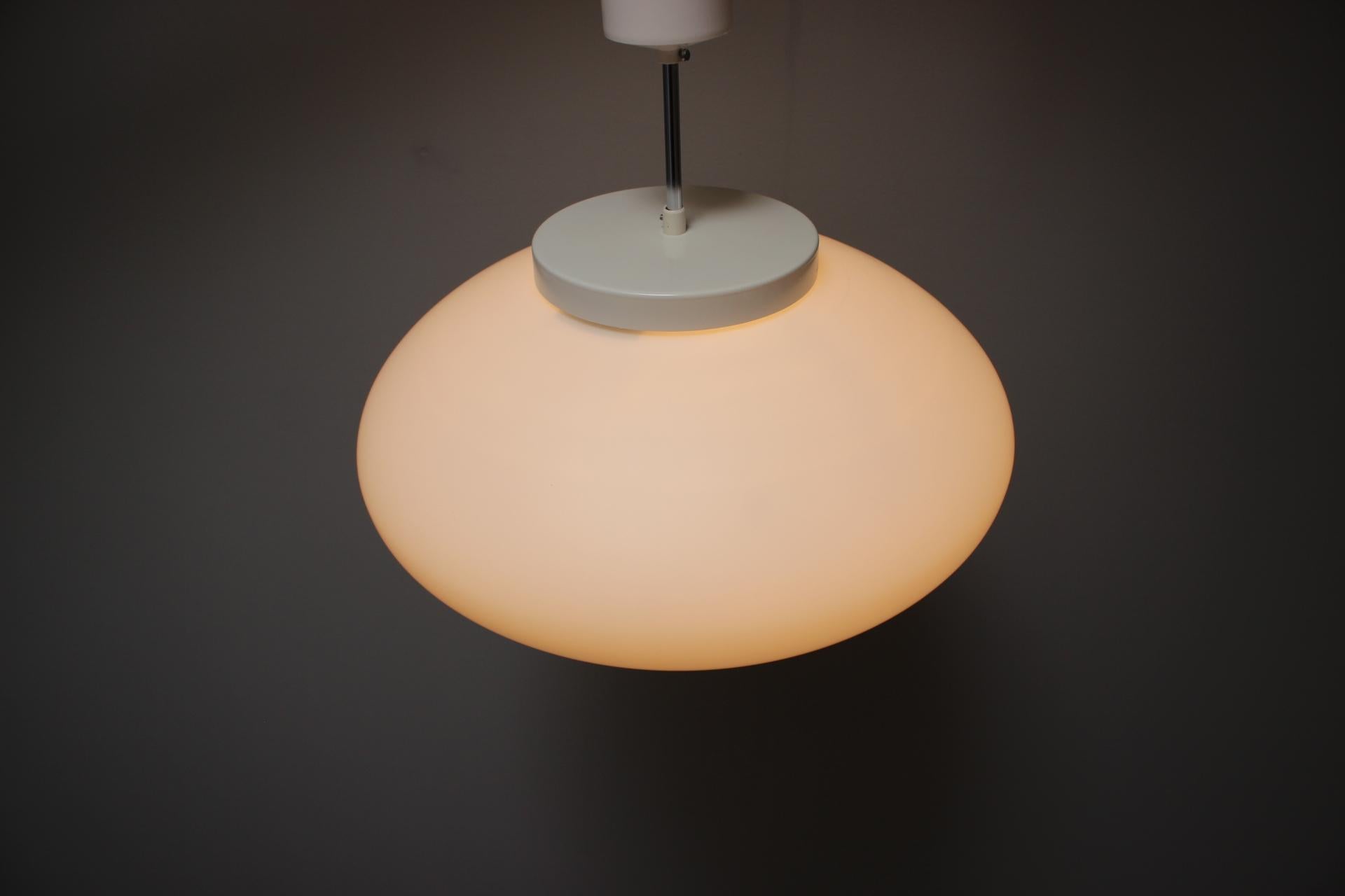 Metallo Grande lampadario di metà secolo, anni '60 in vendita